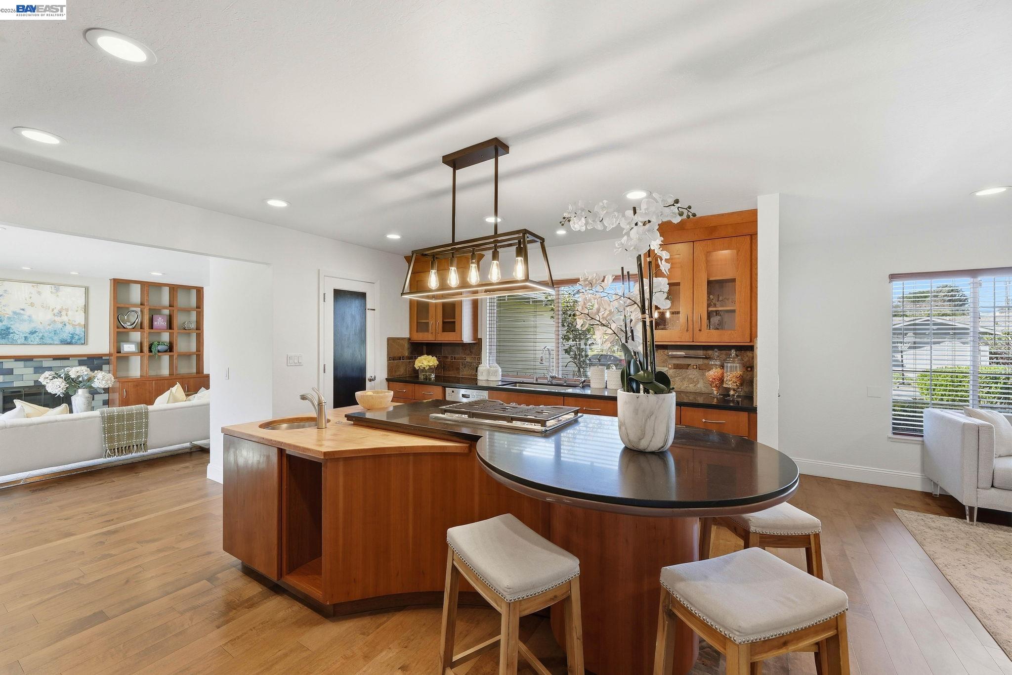 Detail Gallery Image 13 of 38 For 5494 Sharon Ln, San Jose,  CA 95124 - 3 Beds | 2 Baths