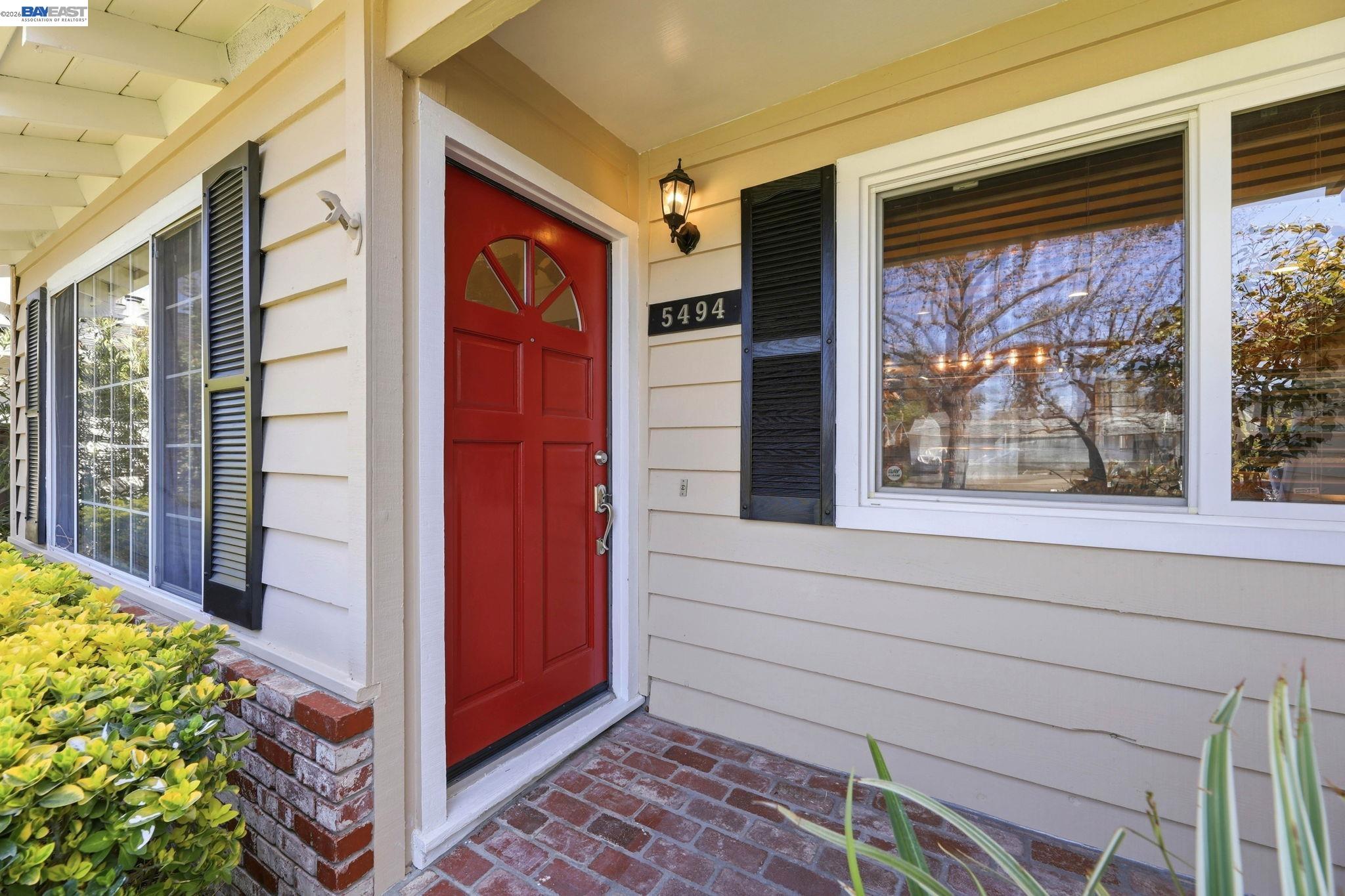 Detail Gallery Image 3 of 38 For 5494 Sharon Ln, San Jose,  CA 95124 - 3 Beds | 2 Baths