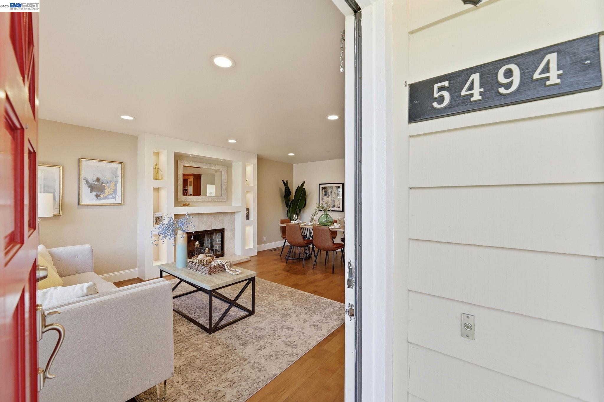 Detail Gallery Image 4 of 38 For 5494 Sharon Ln, San Jose,  CA 95124 - 3 Beds | 2 Baths