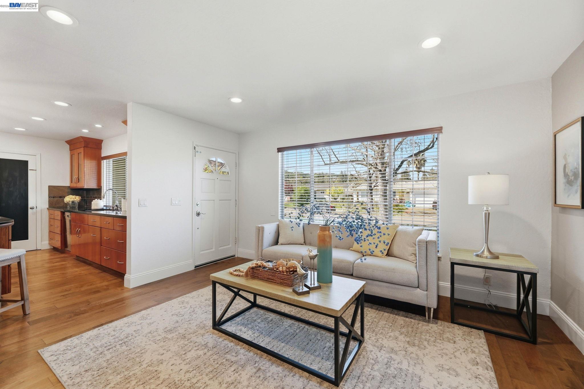 Detail Gallery Image 5 of 38 For 5494 Sharon Ln, San Jose,  CA 95124 - 3 Beds | 2 Baths