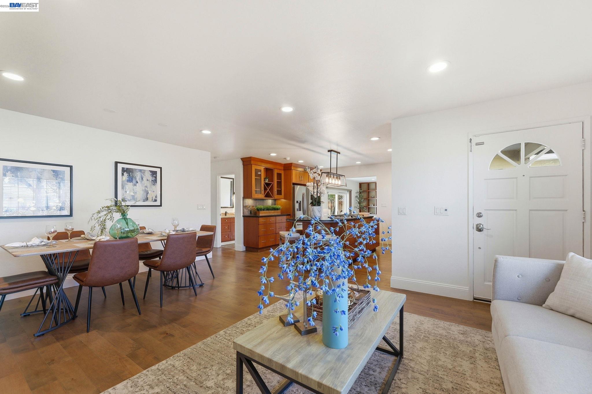 Detail Gallery Image 6 of 38 For 5494 Sharon Ln, San Jose,  CA 95124 - 3 Beds | 2 Baths