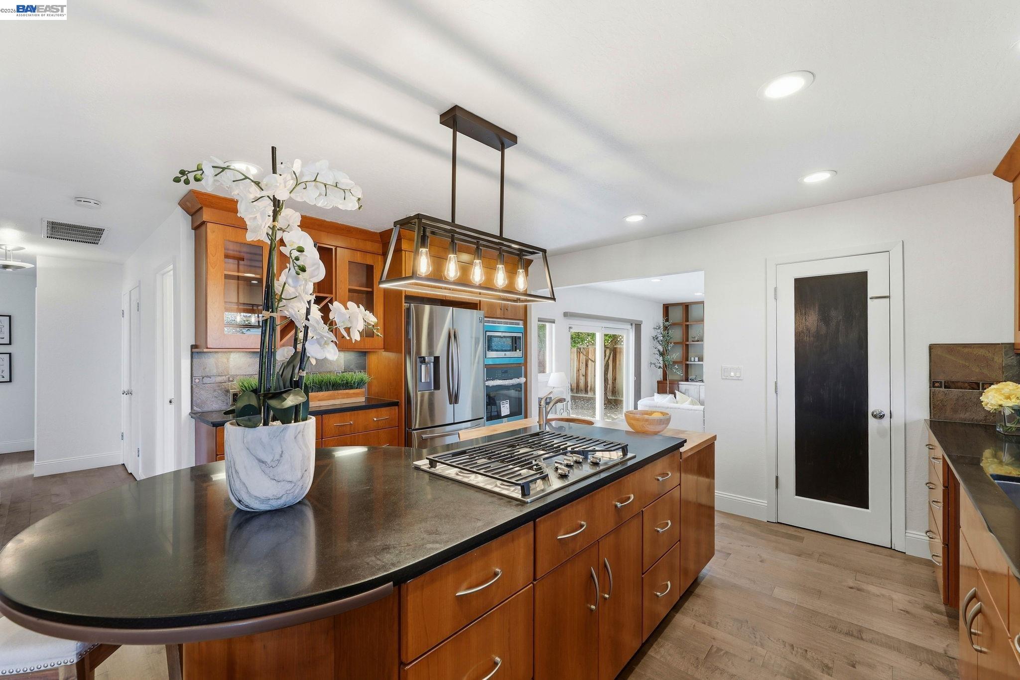 Detail Gallery Image 9 of 38 For 5494 Sharon Ln, San Jose,  CA 95124 - 3 Beds | 2 Baths