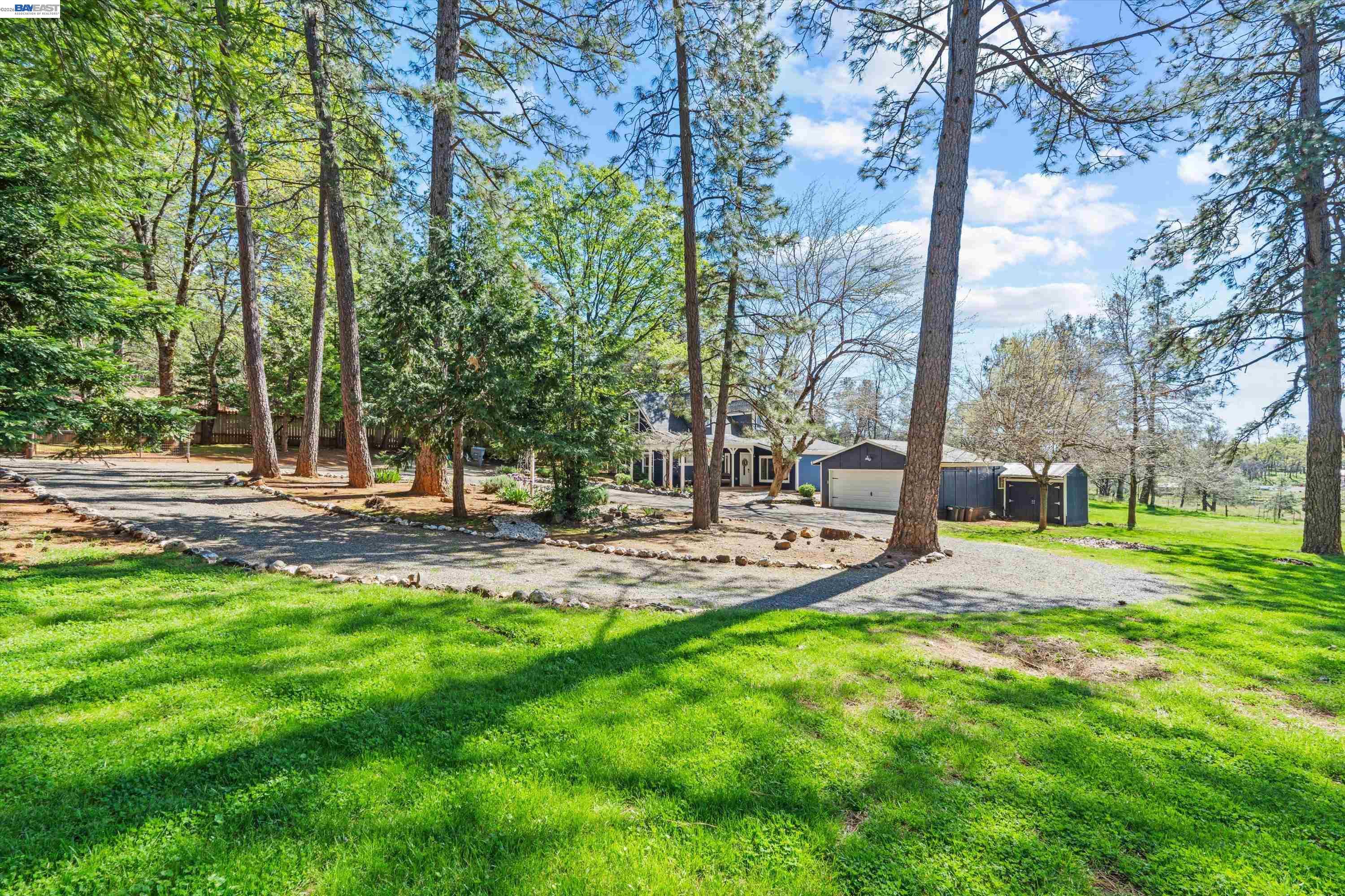 Detail Gallery Image 2 of 44 For 20140 Redwood Dr, Foresthill,  CA 95631 - 3 Beds | 2 Baths