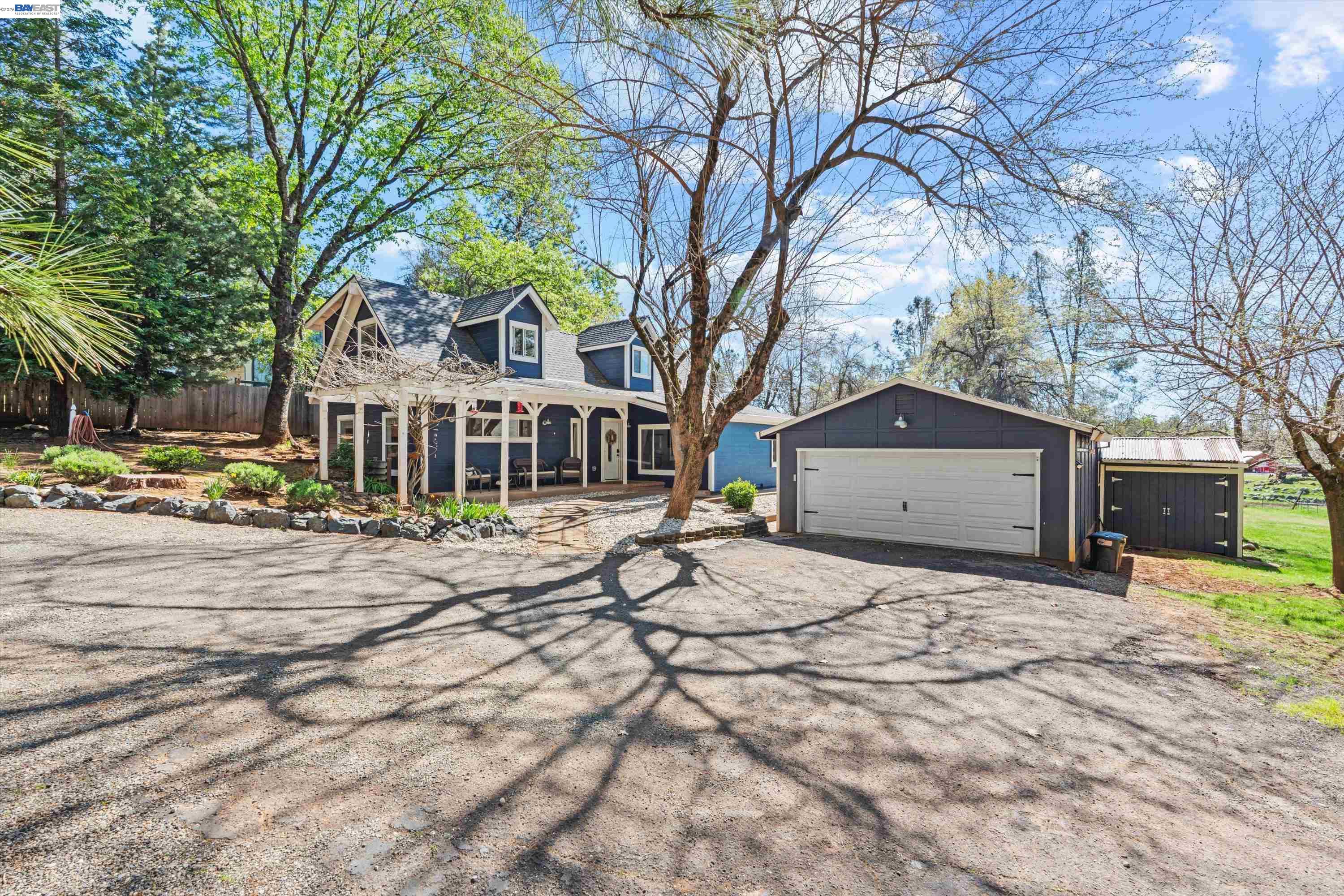 Detail Gallery Image 4 of 44 For 20140 Redwood Dr, Foresthill,  CA 95631 - 3 Beds | 2 Baths