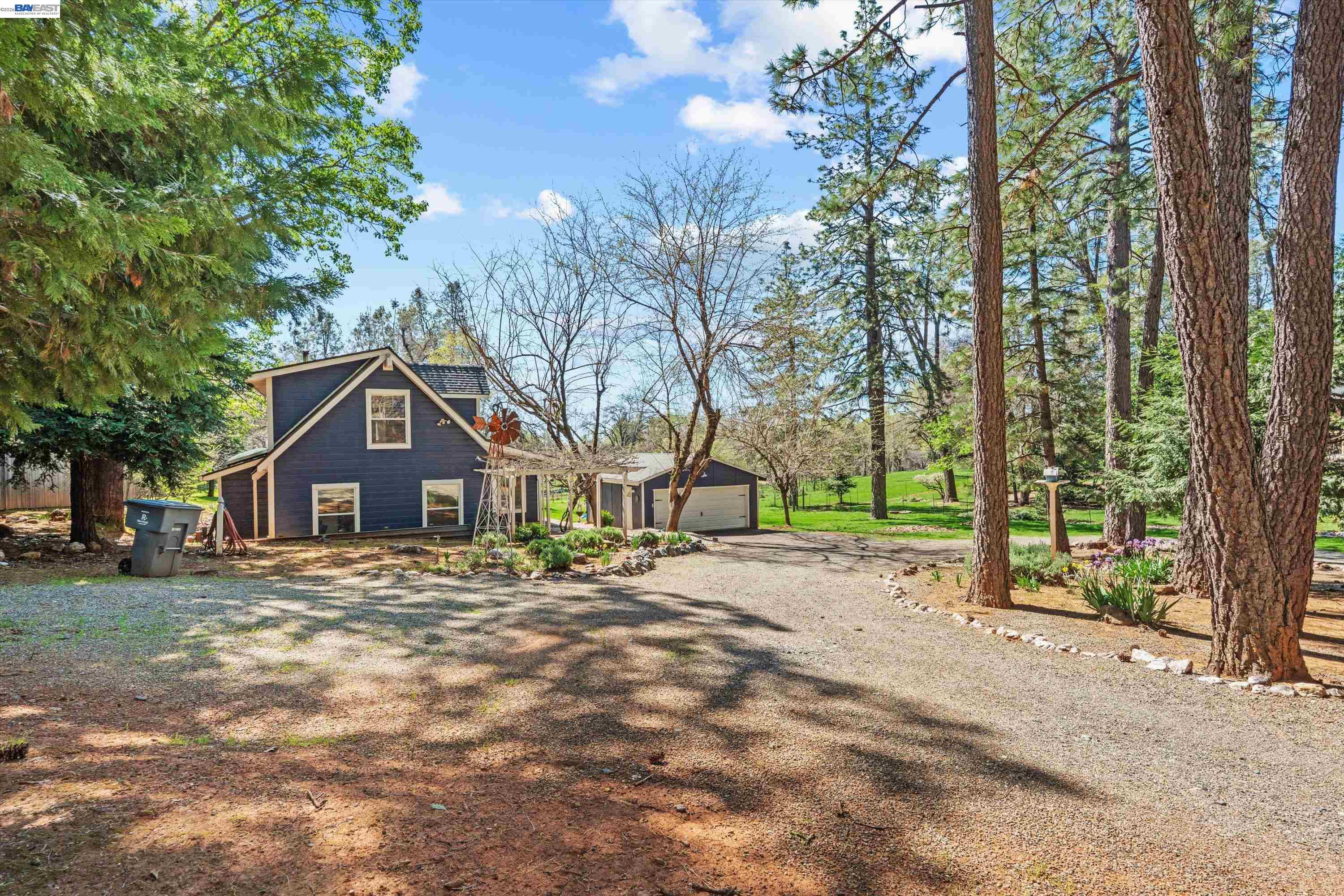 Detail Gallery Image 7 of 44 For 20140 Redwood Dr, Foresthill,  CA 95631 - 3 Beds | 2 Baths