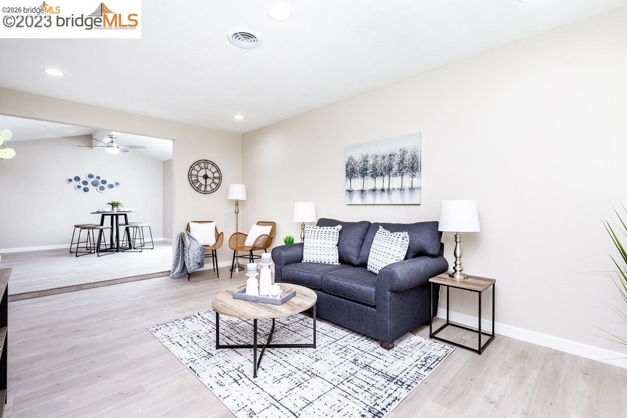 Detail Gallery Image 3 of 12 For 10132 Rockingham, Sacramento,  CA 95827 - 2 Beds | 1 Baths