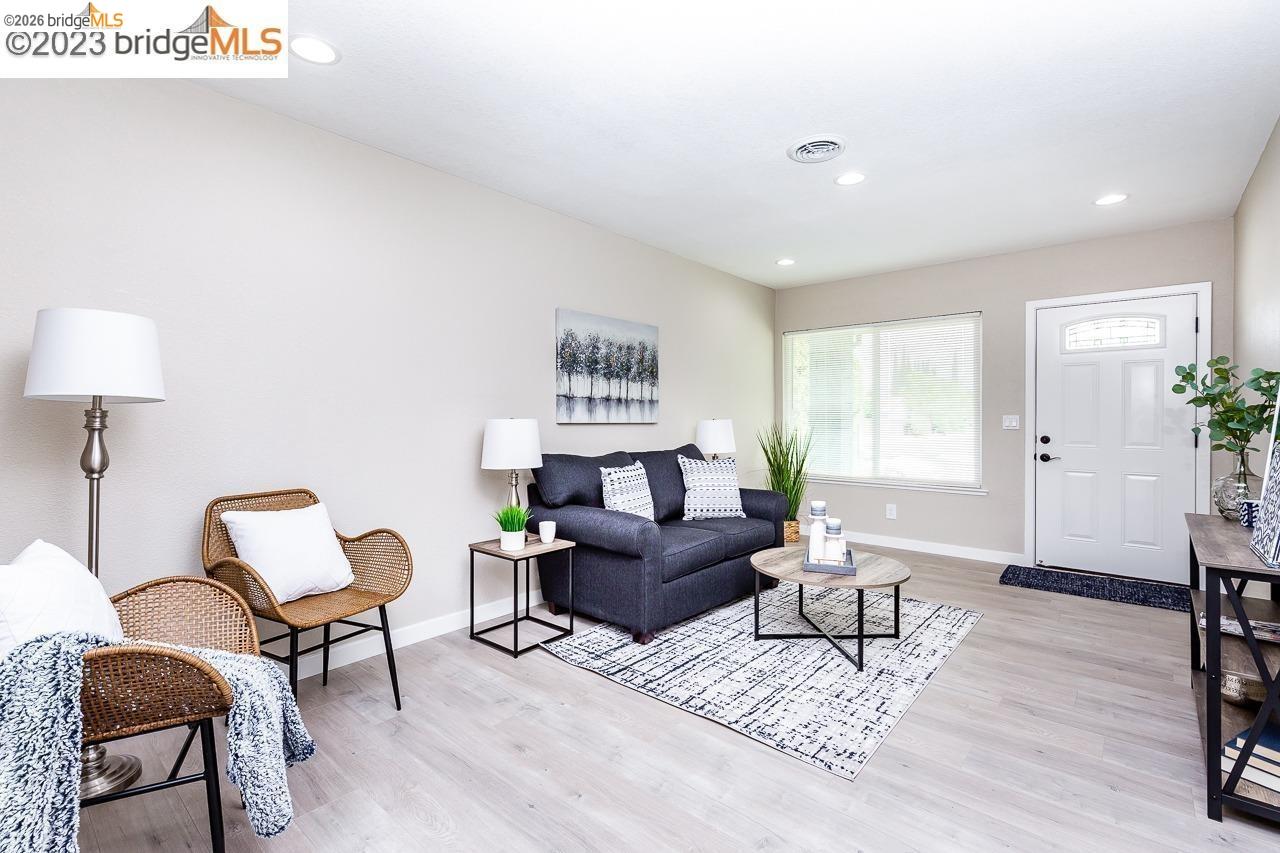 Detail Gallery Image 4 of 12 For 10132 Rockingham, Sacramento,  CA 95827 - 2 Beds | 1 Baths