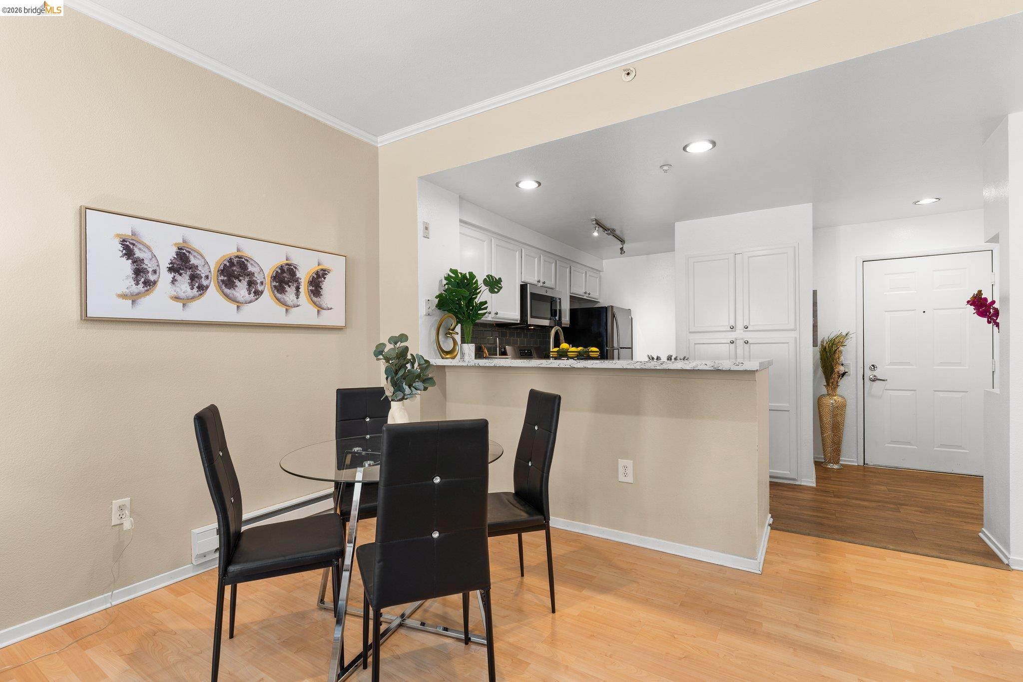 Detail Gallery Image 11 of 34 For 280 Caldecott Ln #101,  Oakland,  CA 94618 - 1 Beds | 1 Baths
