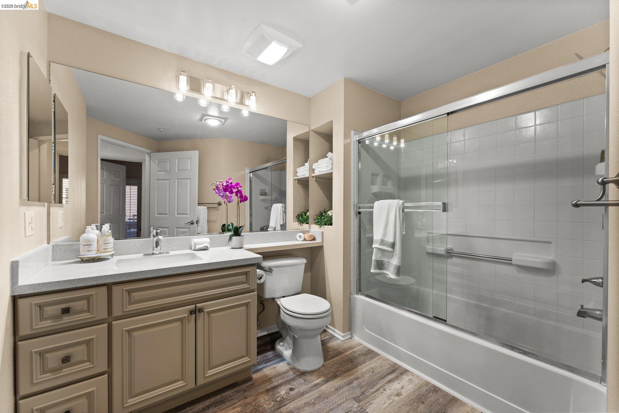 Detail Gallery Image 23 of 34 For 280 Caldecott Ln #101,  Oakland,  CA 94618 - 1 Beds | 1 Baths