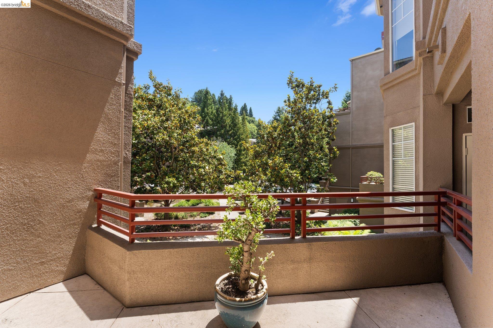 Detail Gallery Image 29 of 34 For 280 Caldecott Ln #101,  Oakland,  CA 94618 - 1 Beds | 1 Baths