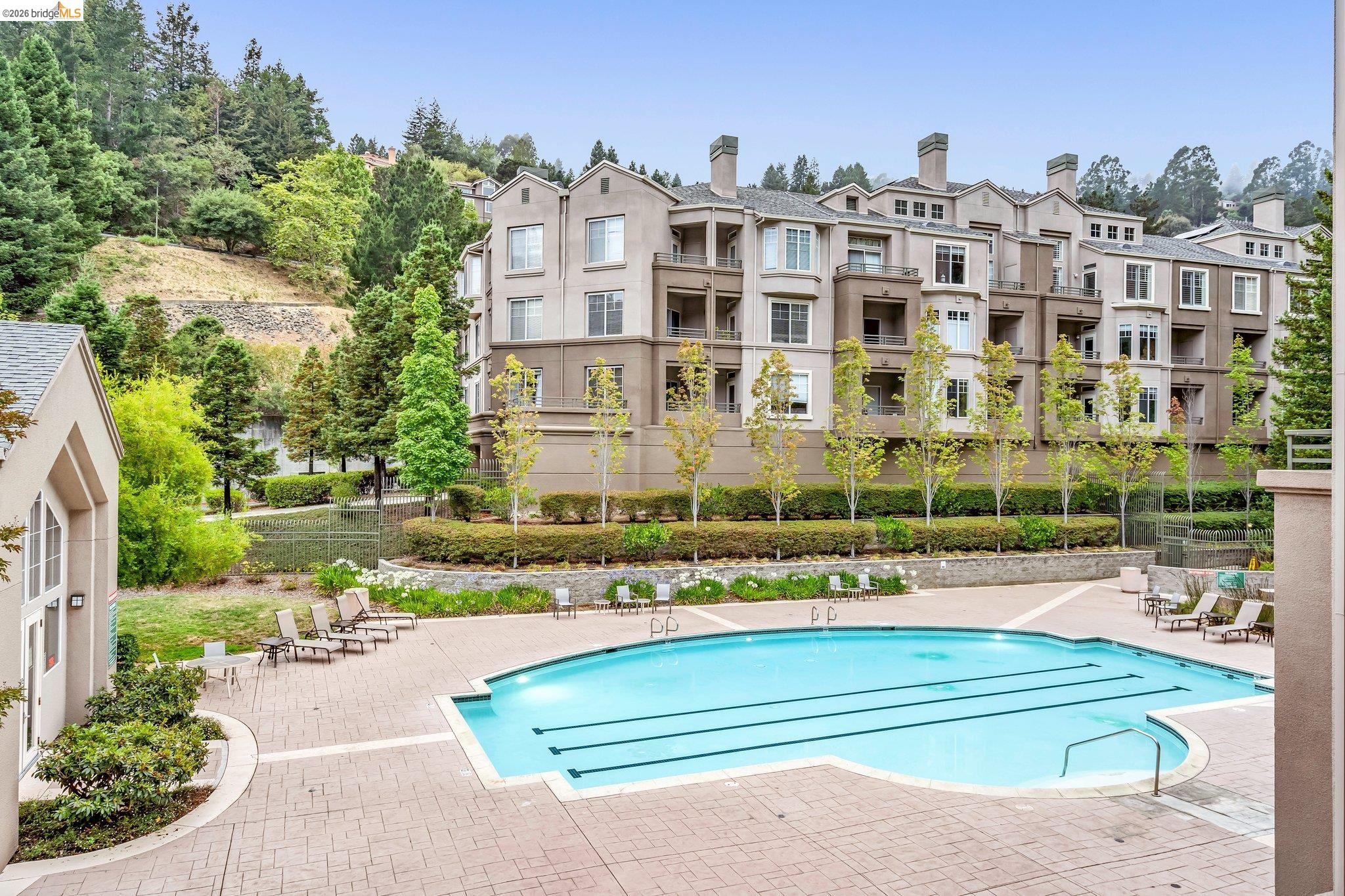 Detail Gallery Image 33 of 34 For 280 Caldecott Ln #101,  Oakland,  CA 94618 - 1 Beds | 1 Baths