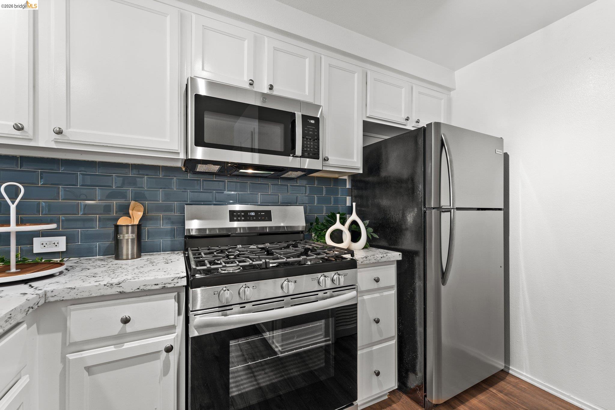 Detail Gallery Image 8 of 34 For 280 Caldecott Ln #101,  Oakland,  CA 94618 - 1 Beds | 1 Baths