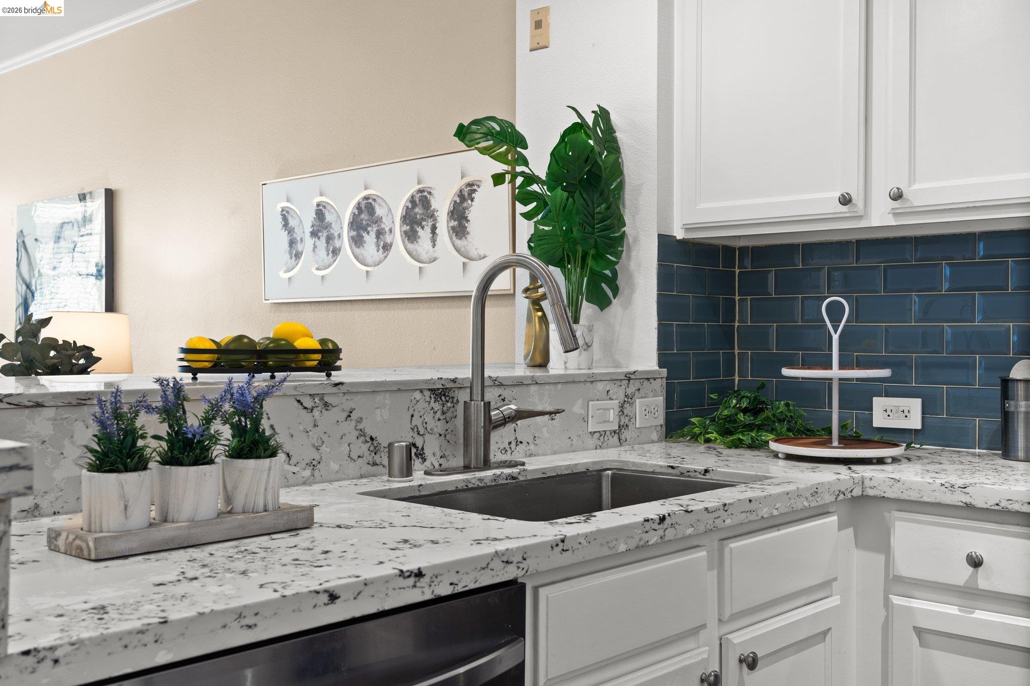 Detail Gallery Image 9 of 34 For 280 Caldecott Ln #101,  Oakland,  CA 94618 - 1 Beds | 1 Baths