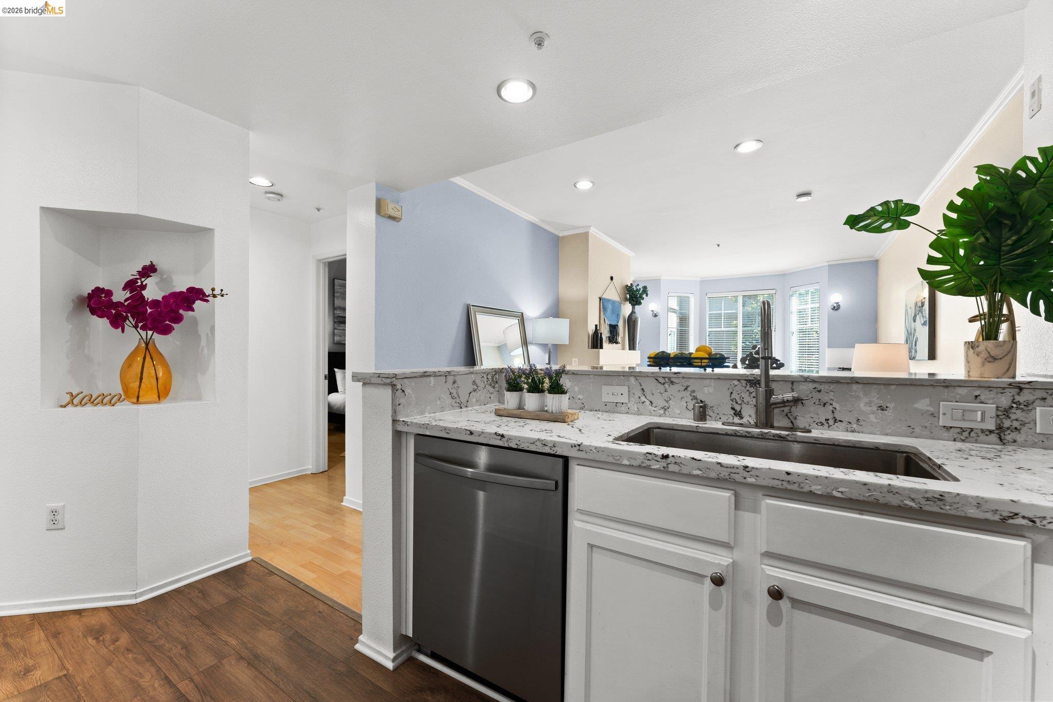 Detail Gallery Image 10 of 34 For 280 Caldecott Ln #101,  Oakland,  CA 94618 - 1 Beds | 1 Baths