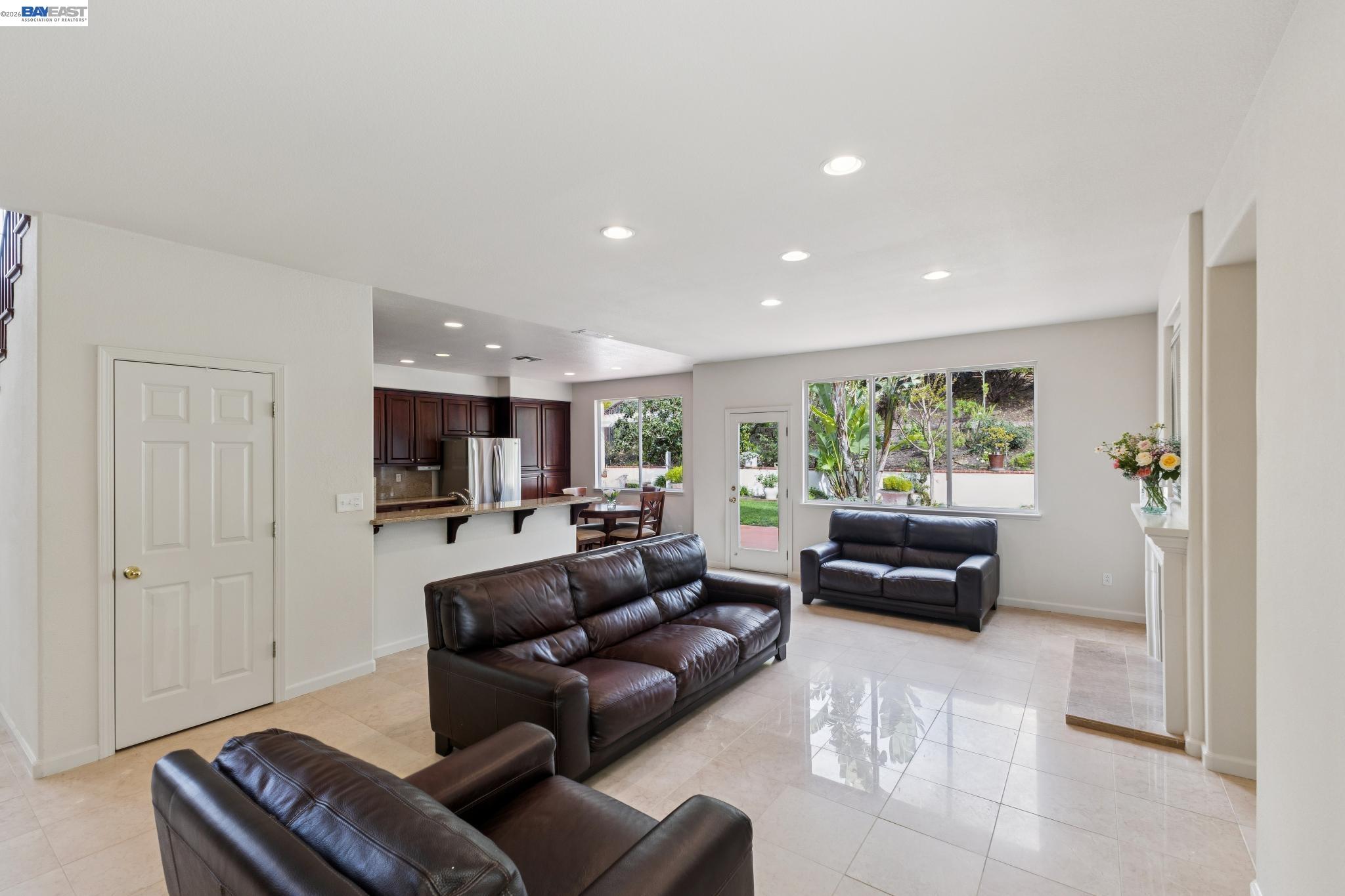 Detail Gallery Image 17 of 51 For 25318 Buckeye Dr, Castro Valley,  CA 94552 - 4 Beds | 3 Baths