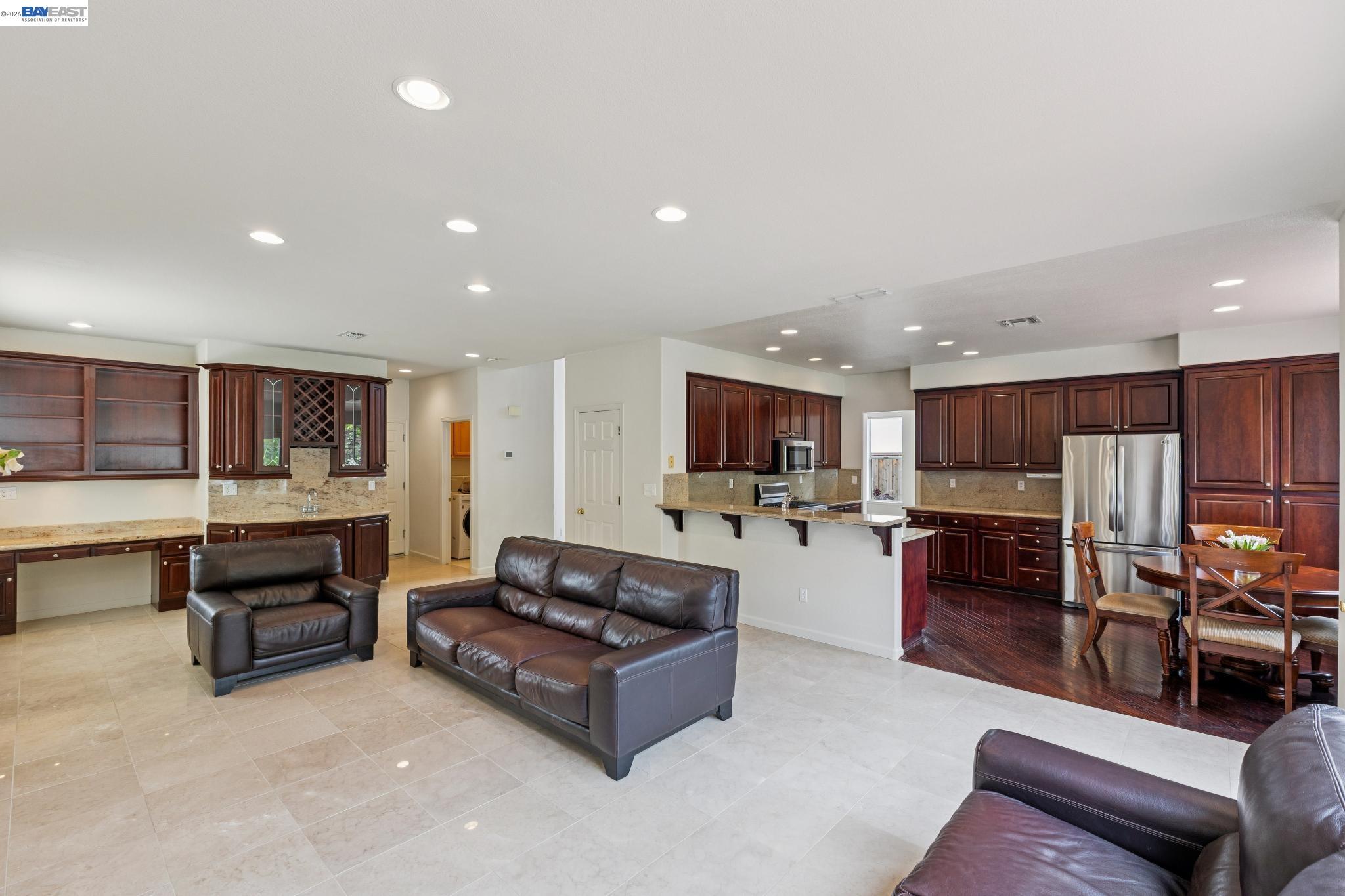 Detail Gallery Image 18 of 51 For 25318 Buckeye Dr, Castro Valley,  CA 94552 - 4 Beds | 3 Baths