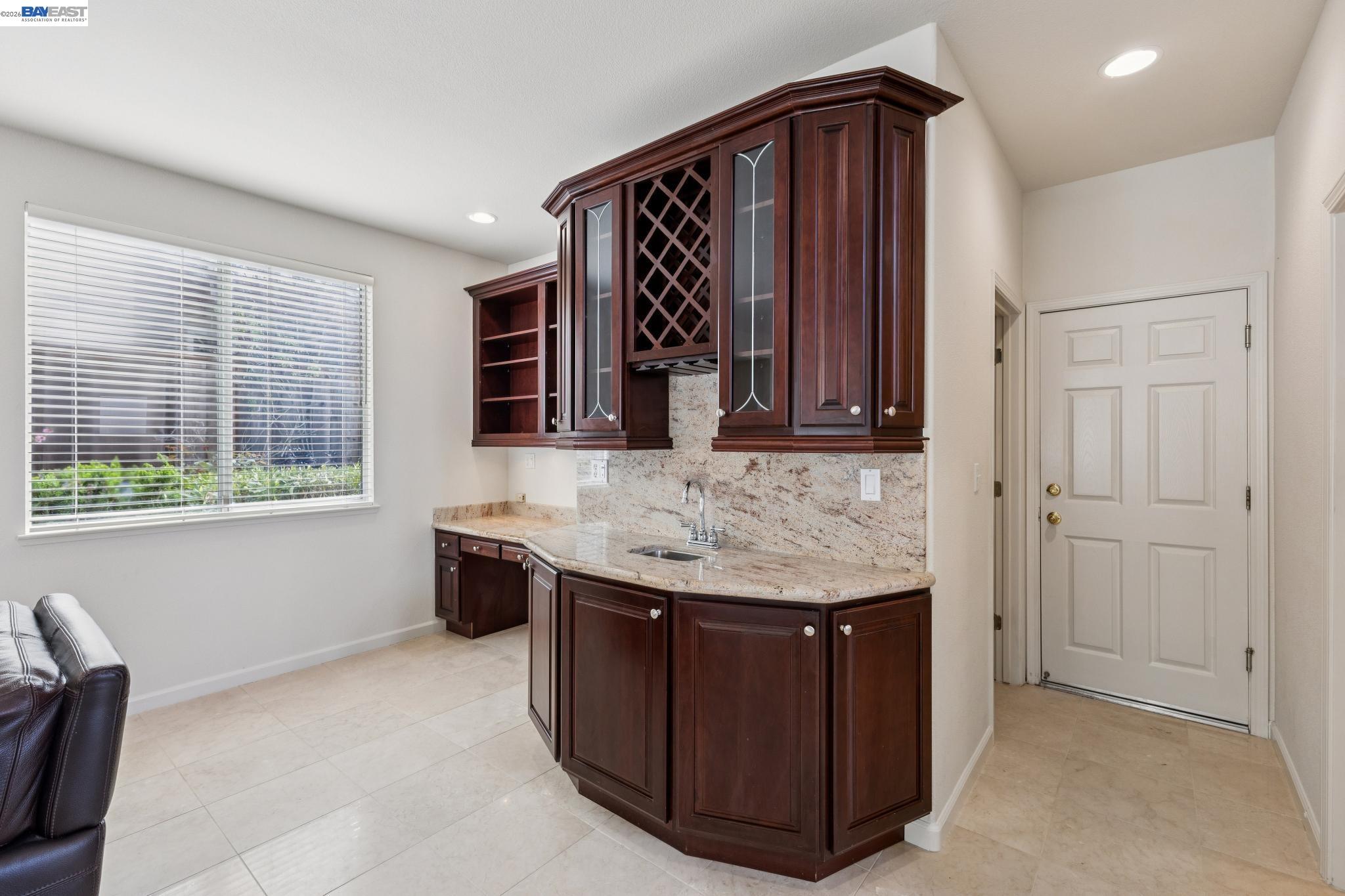 Detail Gallery Image 20 of 51 For 25318 Buckeye Dr, Castro Valley,  CA 94552 - 4 Beds | 3 Baths