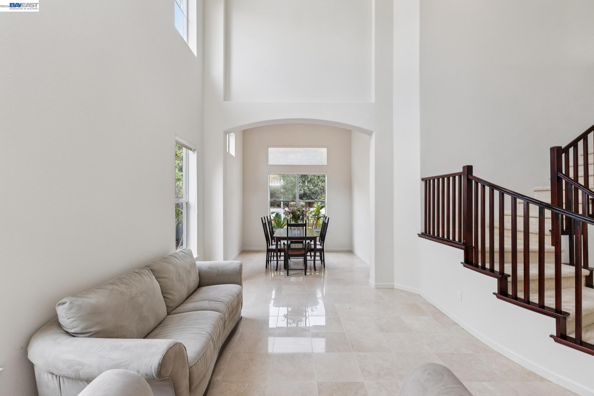 Detail Gallery Image 4 of 51 For 25318 Buckeye Dr, Castro Valley,  CA 94552 - 4 Beds | 3 Baths