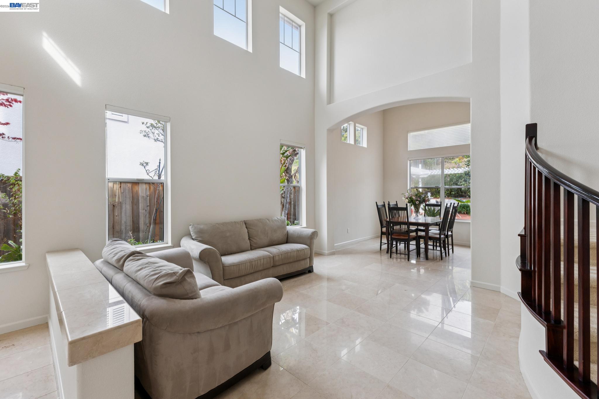 Detail Gallery Image 5 of 51 For 25318 Buckeye Dr, Castro Valley,  CA 94552 - 4 Beds | 3 Baths