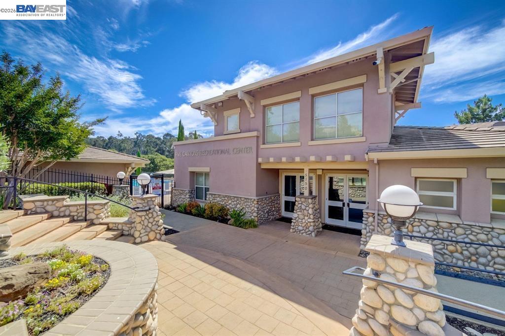 Detail Gallery Image 46 of 51 For 25318 Buckeye Dr, Castro Valley,  CA 94552 - 4 Beds | 3 Baths