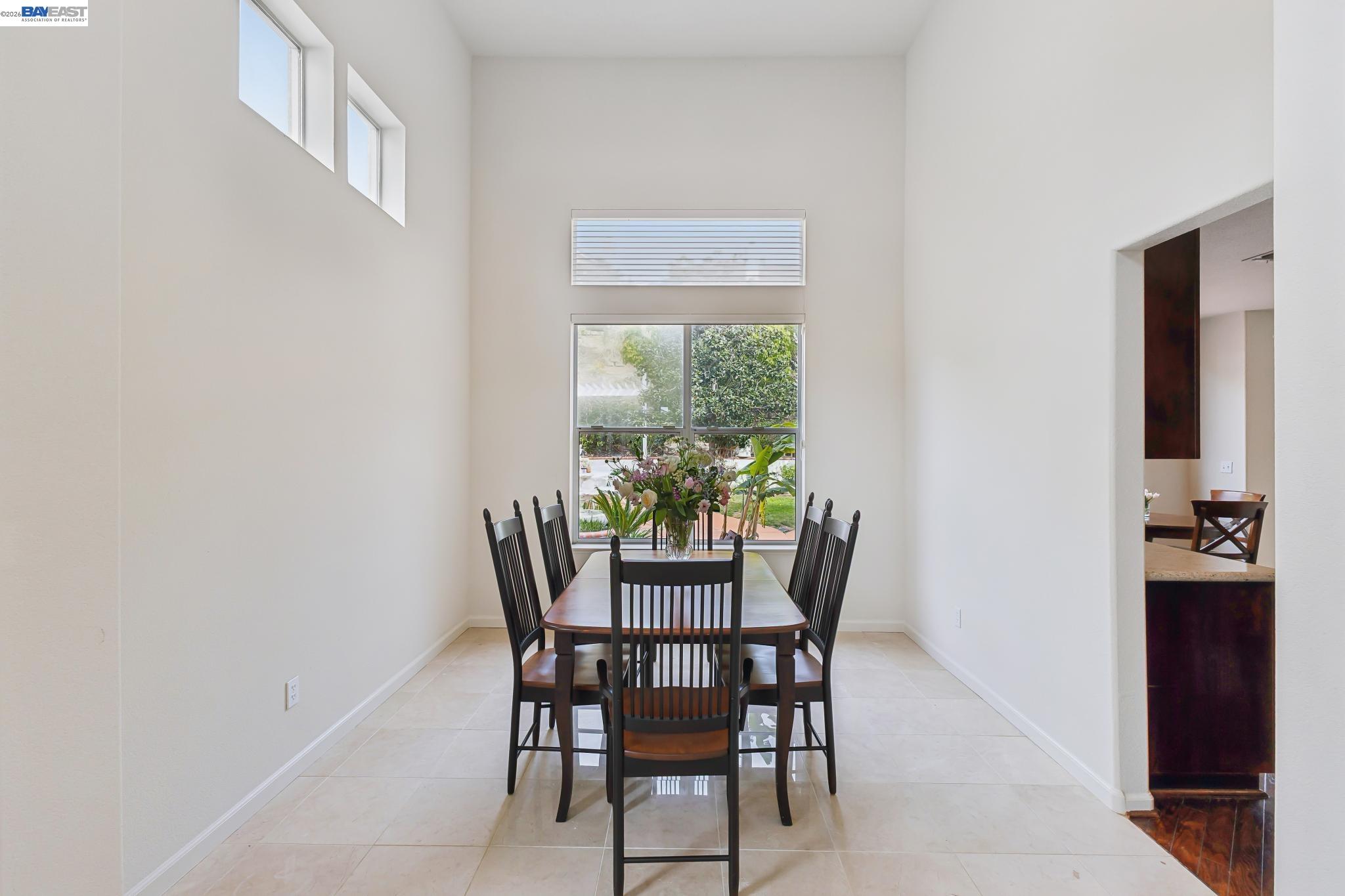 Detail Gallery Image 7 of 51 For 25318 Buckeye Dr, Castro Valley,  CA 94552 - 4 Beds | 3 Baths