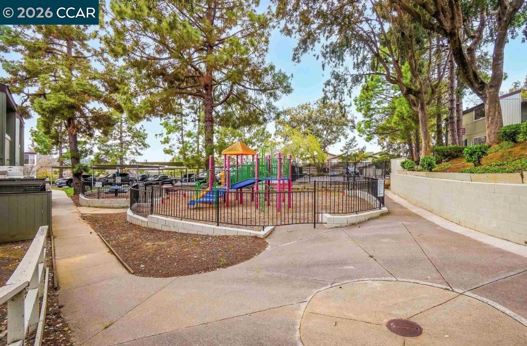 Detail Gallery Image 18 of 21 For 1333 N Camino Alto #248,  Vallejo,  CA 94589 - 3 Beds | 2 Baths