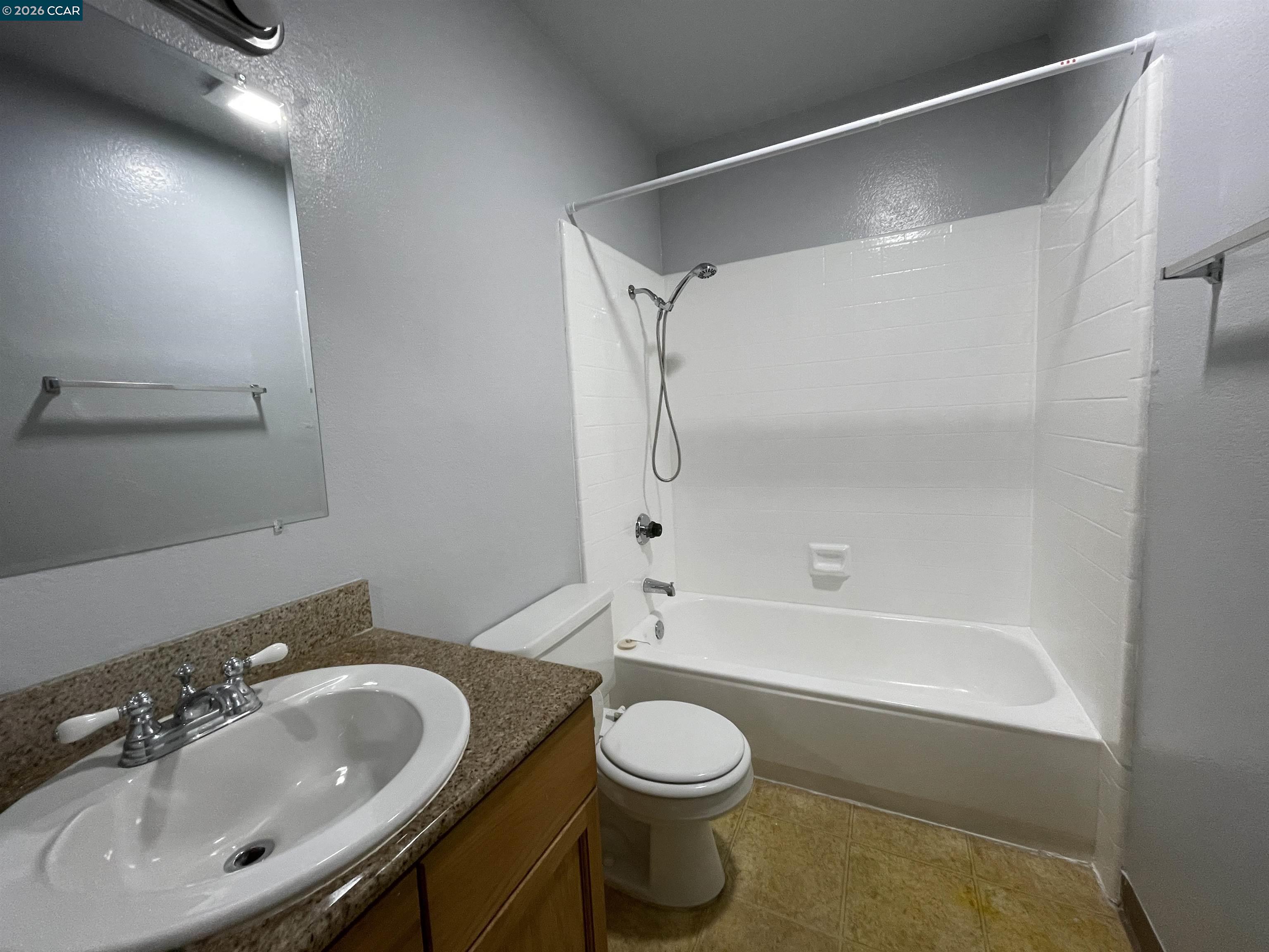 Detail Gallery Image 8 of 21 For 1333 N Camino Alto #248,  Vallejo,  CA 94589 - 3 Beds | 2 Baths