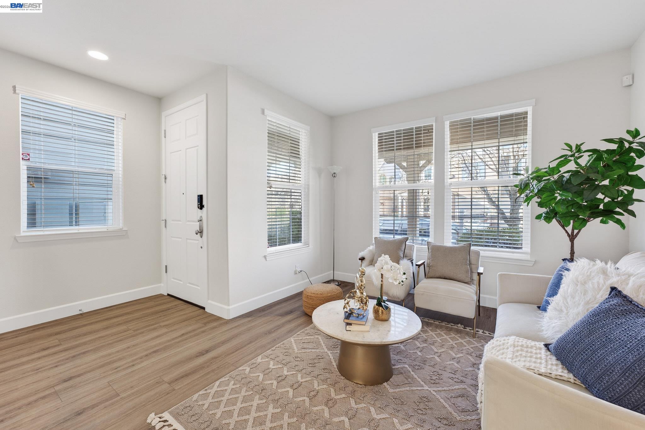 Detail Gallery Image 5 of 42 For 4915 Shelton St, Dublin,  CA 94568 - 5 Beds | 3/1 Baths