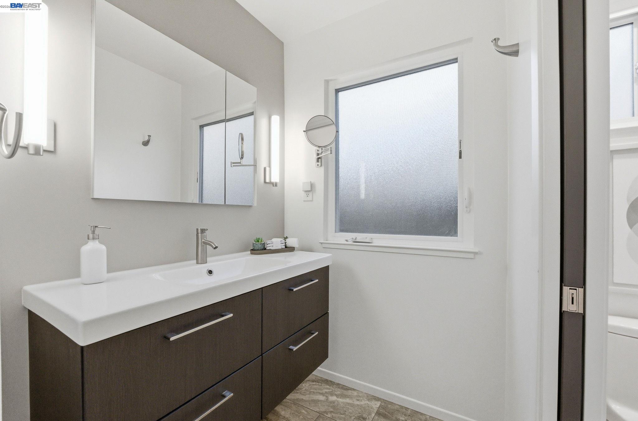 Detail Gallery Image 11 of 29 For 4534 Newhaven Way, Castro Valley,  CA 94546 - 3 Beds | 2 Baths