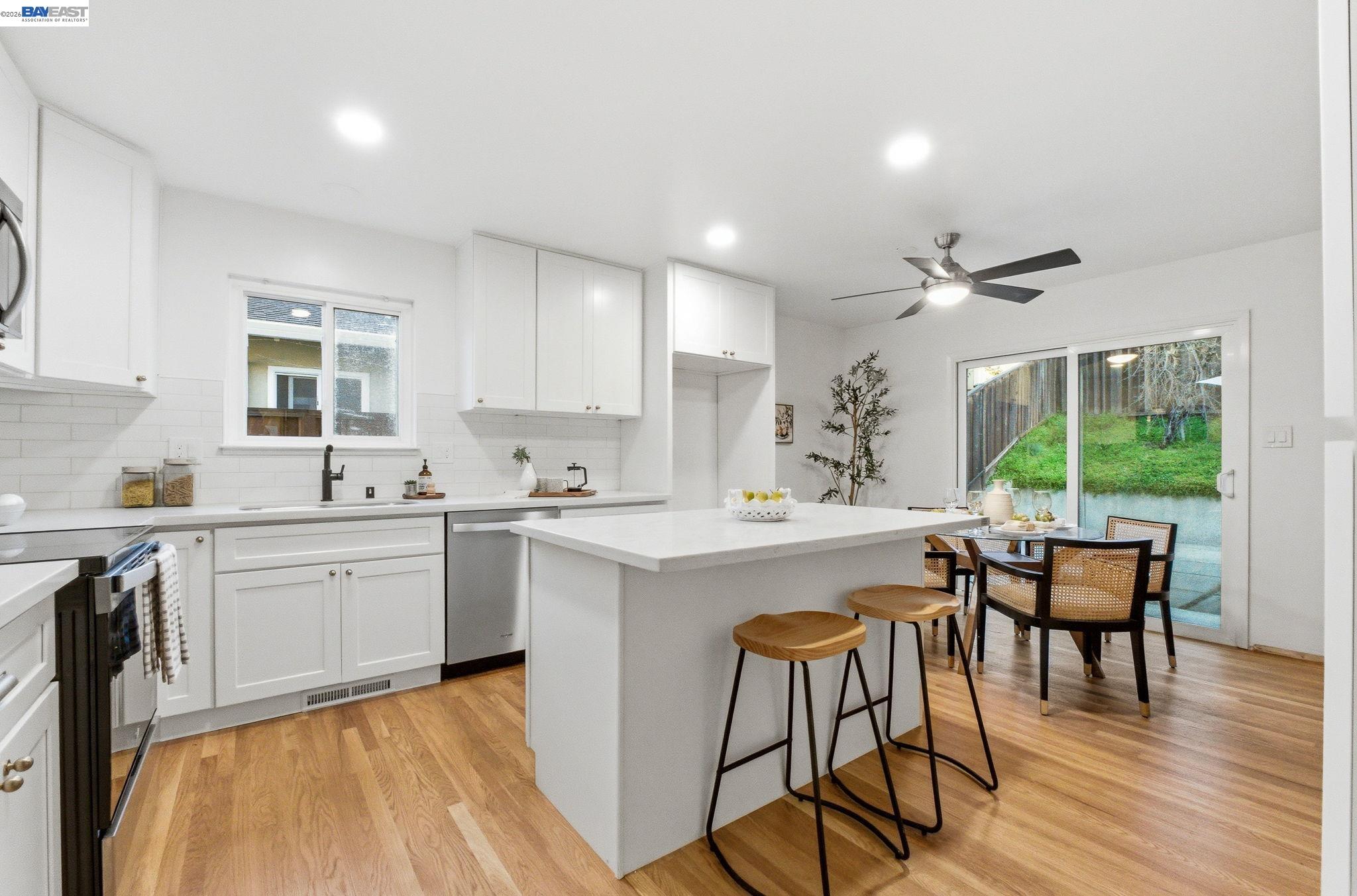 Detail Gallery Image 3 of 29 For 4534 Newhaven Way, Castro Valley,  CA 94546 - 3 Beds | 2 Baths