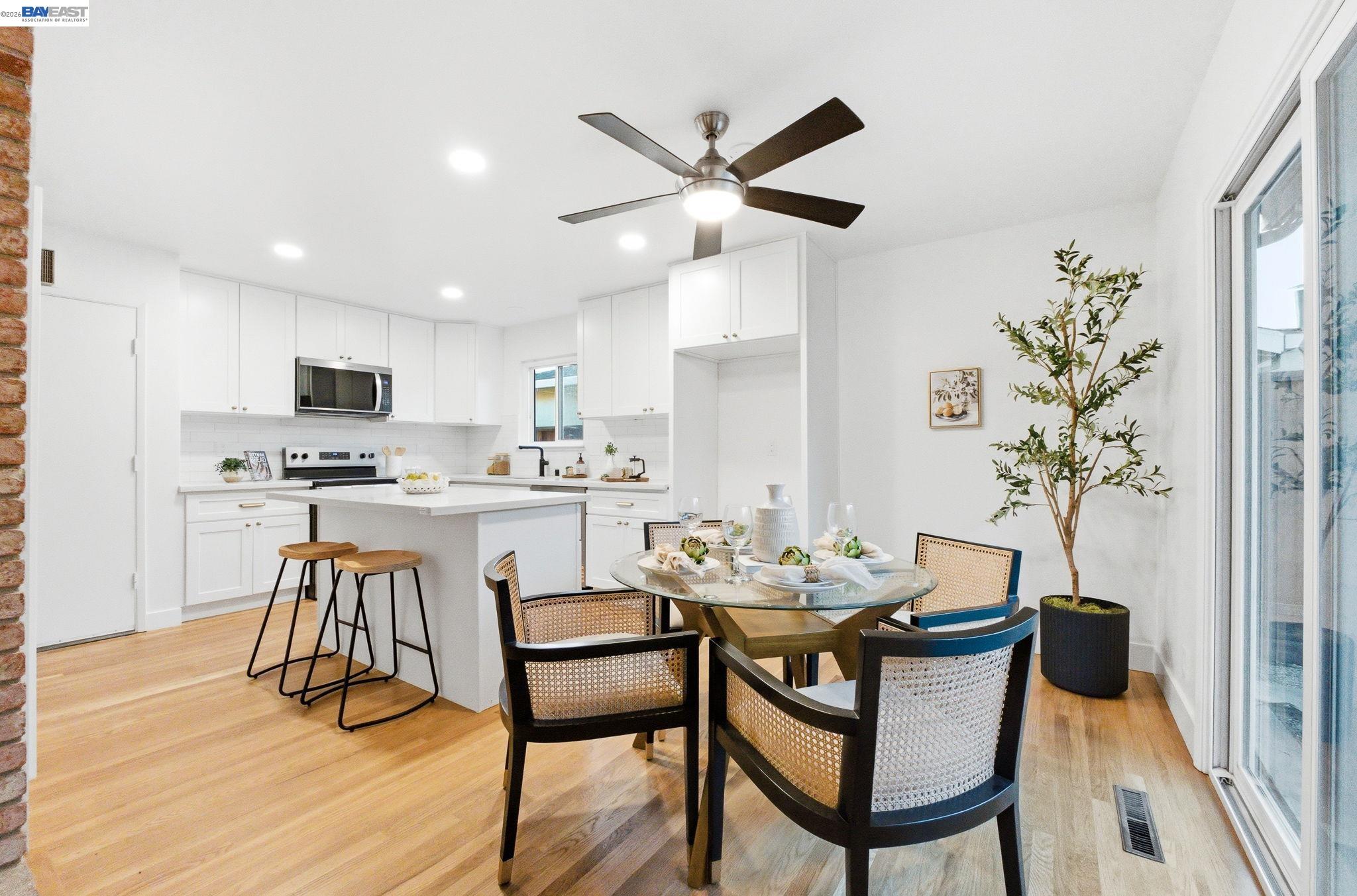 Detail Gallery Image 4 of 29 For 4534 Newhaven Way, Castro Valley,  CA 94546 - 3 Beds | 2 Baths