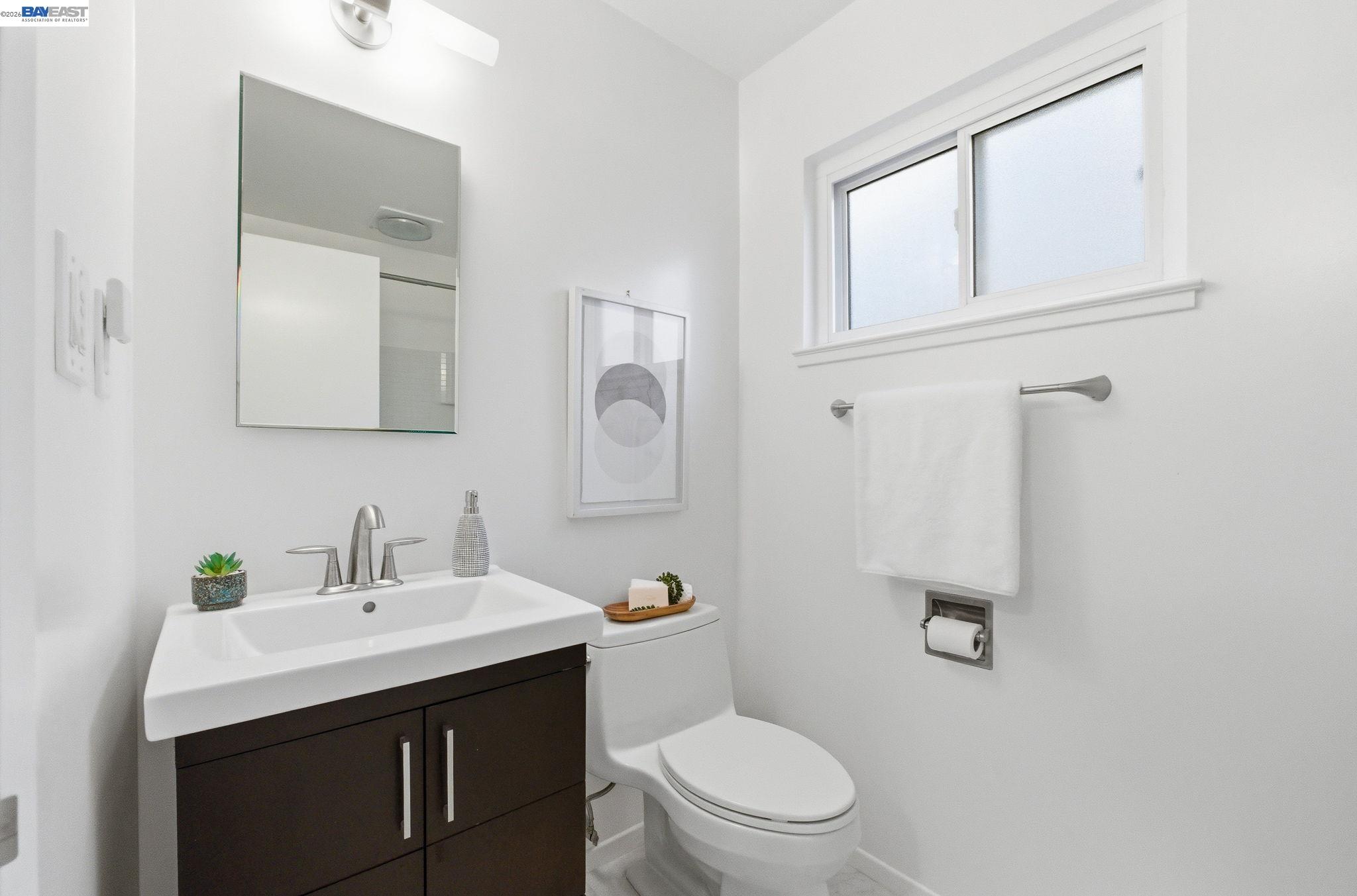 Detail Gallery Image 9 of 29 For 4534 Newhaven Way, Castro Valley,  CA 94546 - 3 Beds | 2 Baths