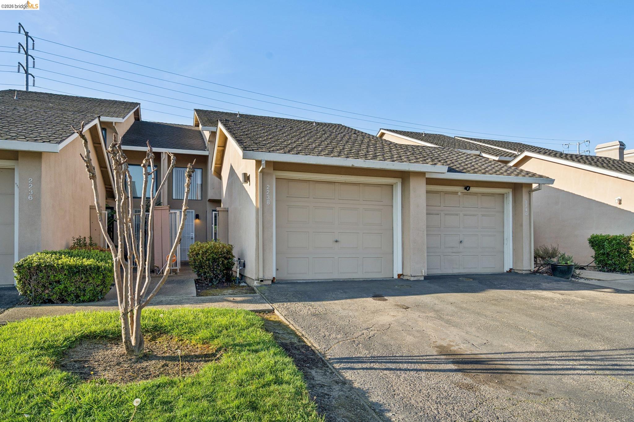 Detail Gallery Image 2 of 28 For 2238 Piccardo Cir, Stockton,  CA 95207 - 2 Beds | 2 Baths