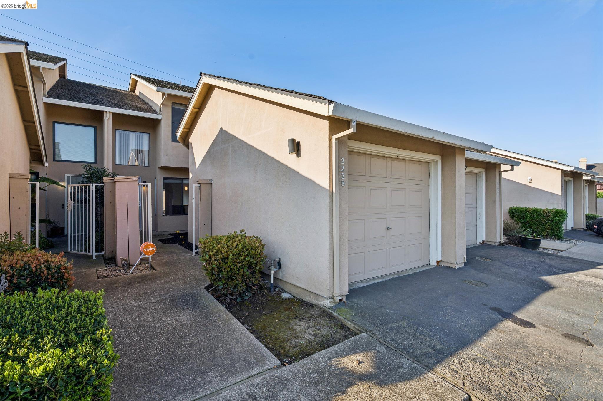 Detail Gallery Image 3 of 28 For 2238 Piccardo Cir, Stockton,  CA 95207 - 2 Beds | 2 Baths