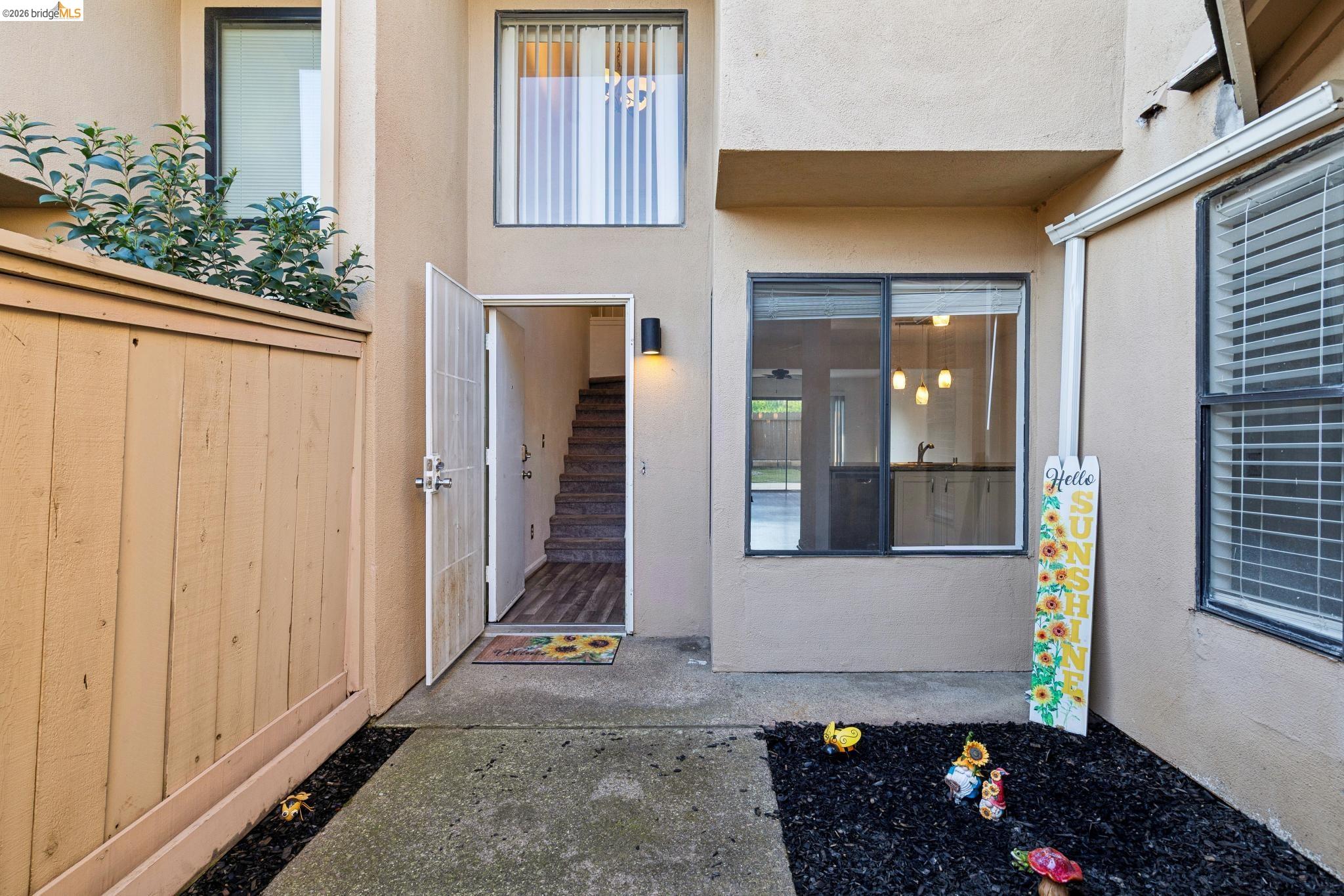 Detail Gallery Image 4 of 28 For 2238 Piccardo Cir, Stockton,  CA 95207 - 2 Beds | 2 Baths