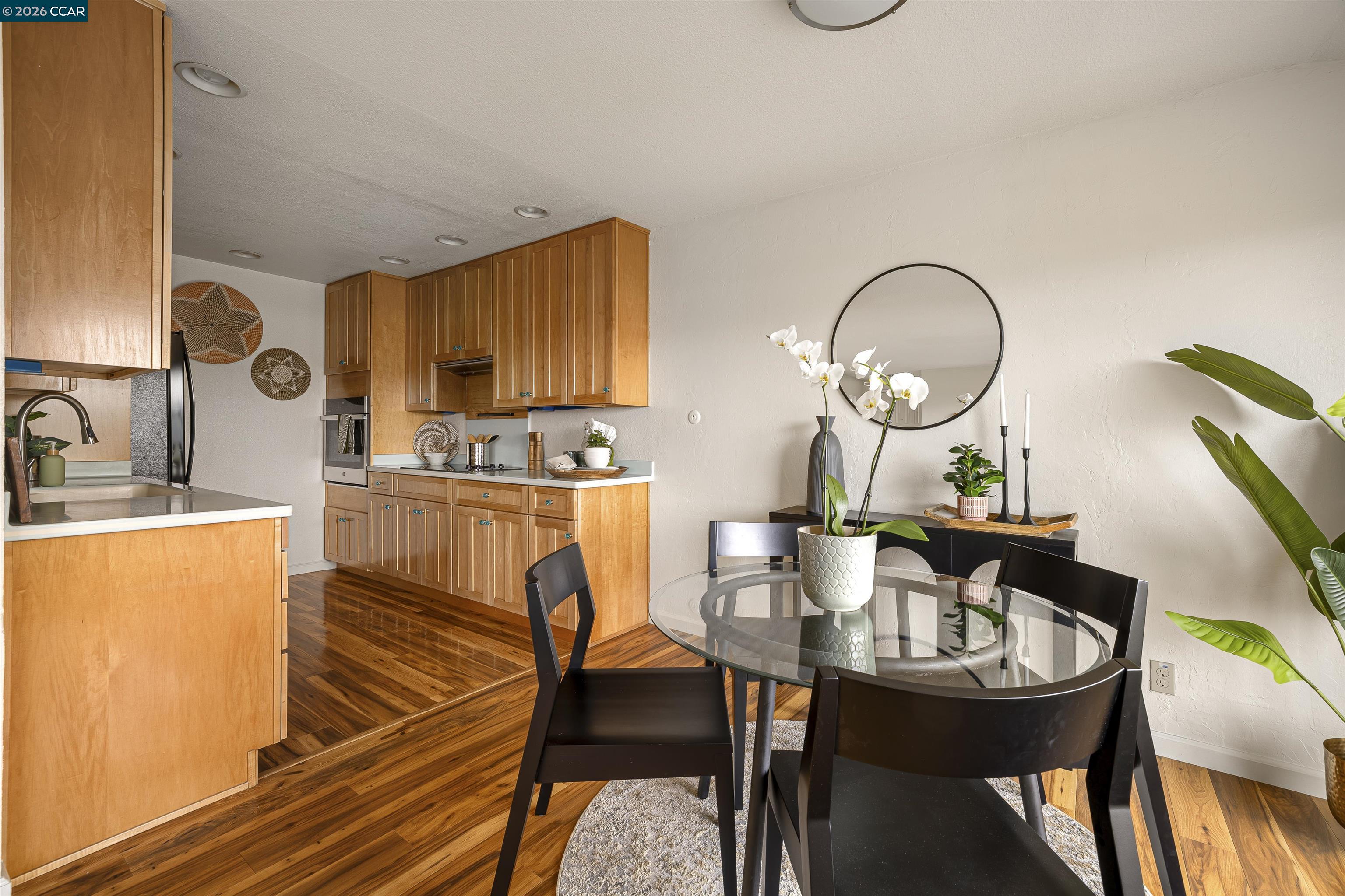 Detail Gallery Image 13 of 59 For 1196 Grove Circle, Benicia,  CA 94510 - 2 Beds | 2 Baths