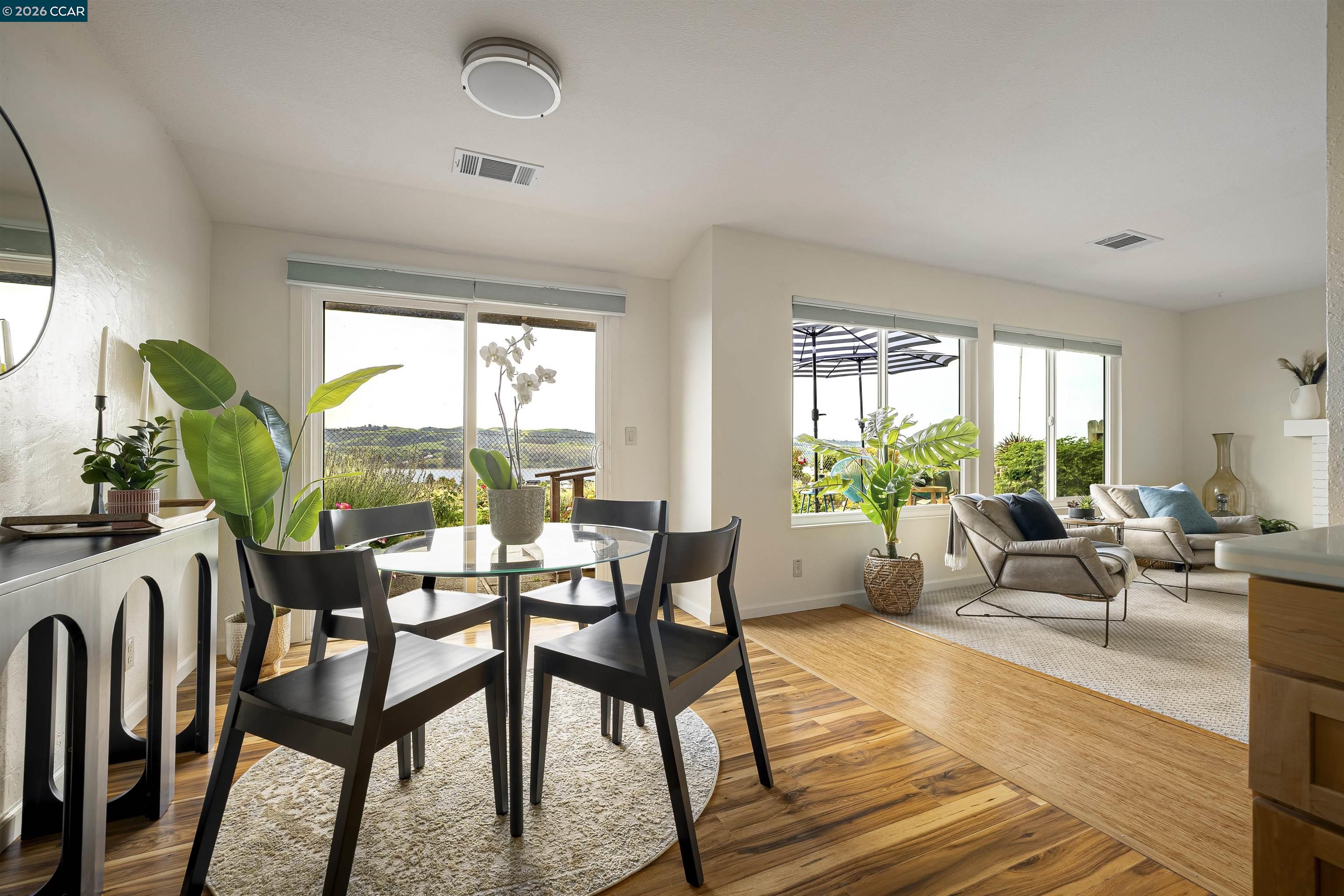 Detail Gallery Image 20 of 59 For 1196 Grove Circle, Benicia,  CA 94510 - 2 Beds | 2 Baths