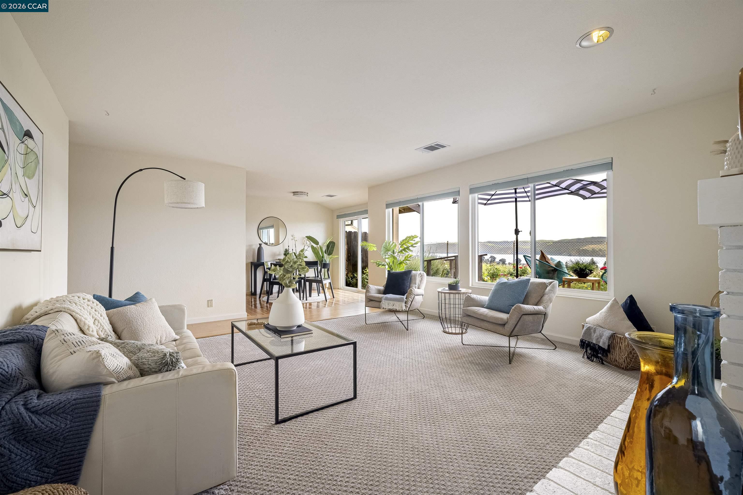 Detail Gallery Image 6 of 59 For 1196 Grove Circle, Benicia,  CA 94510 - 2 Beds | 2 Baths