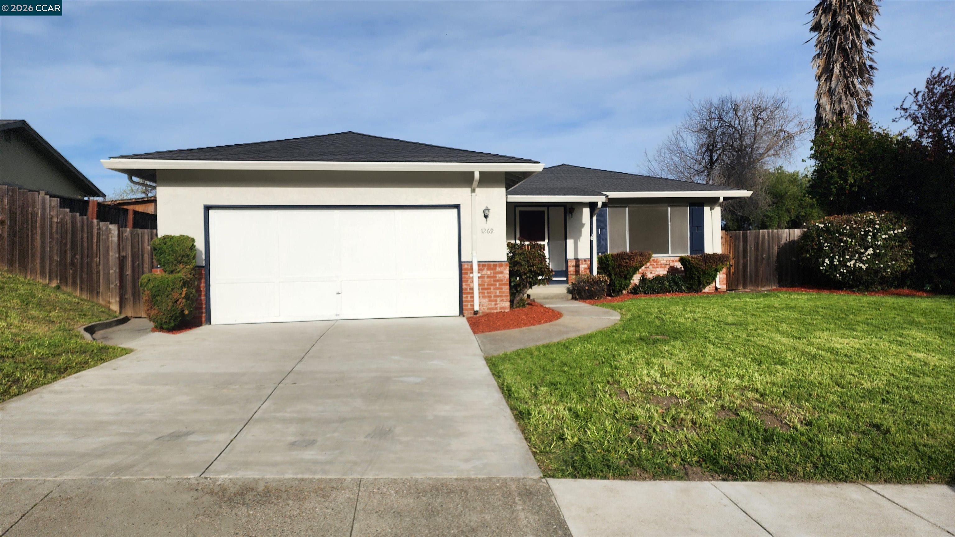 Detail Gallery Image 3 of 49 For 1269 Center Avenue, Martinez,  CA 94553 - 3 Beds | 2 Baths