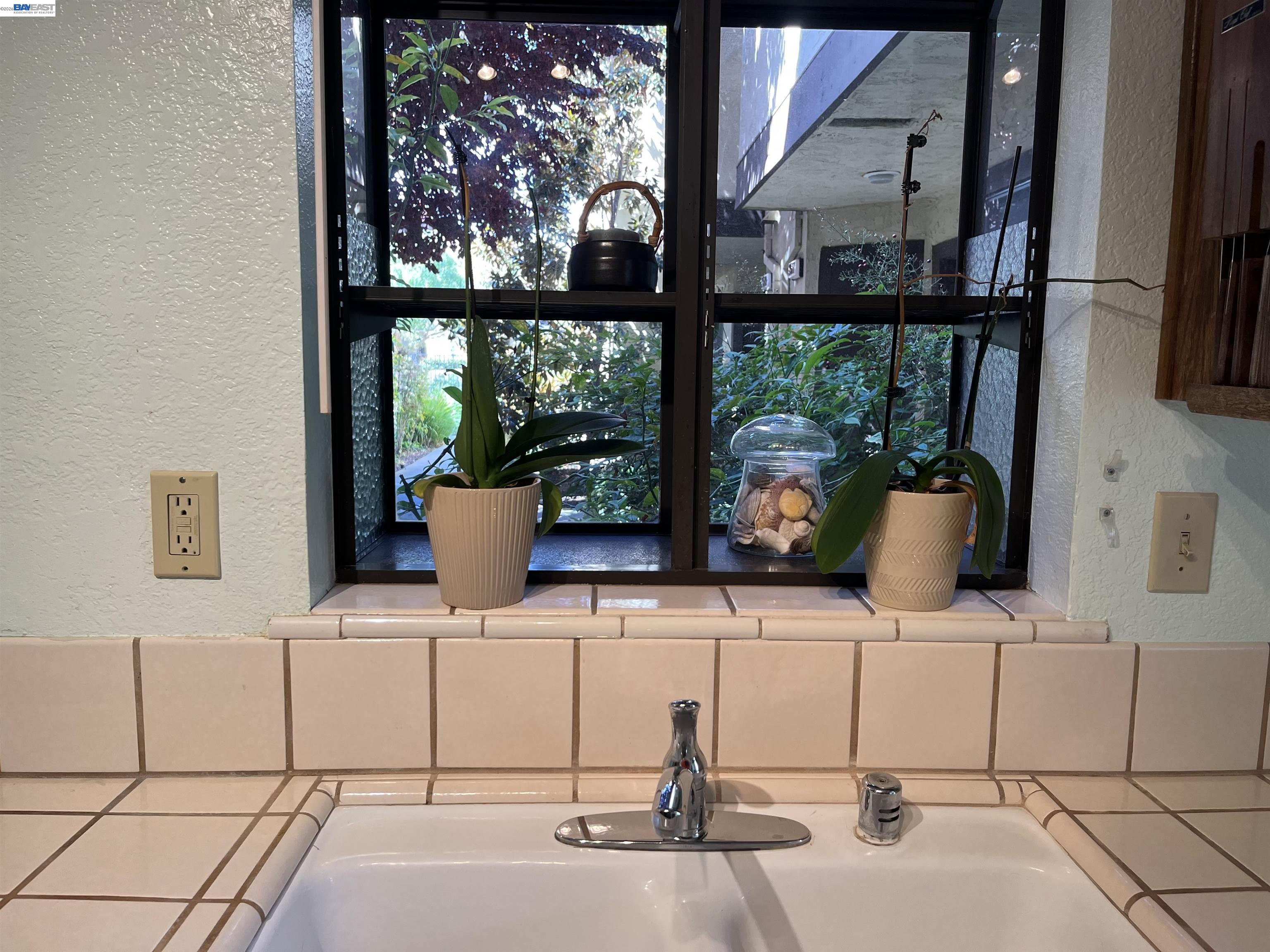 Detail Gallery Image 8 of 19 For 2515 Galleon Pl, San Leandro,  CA 94577 - 3 Beds | 2/1 Baths