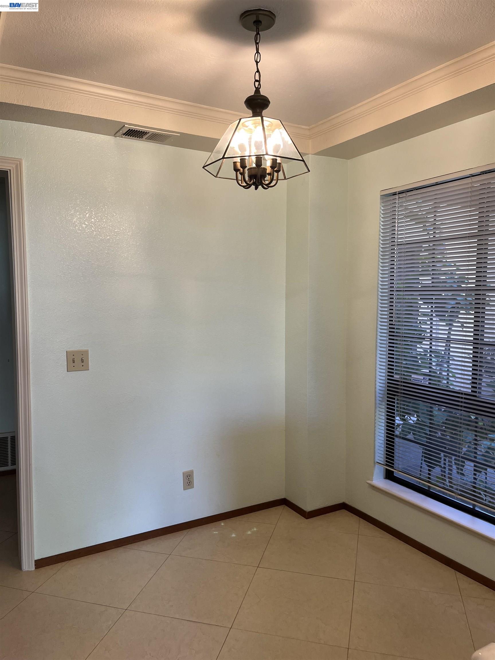 Detail Gallery Image 9 of 19 For 2515 Galleon Pl, San Leandro,  CA 94577 - 3 Beds | 2/1 Baths