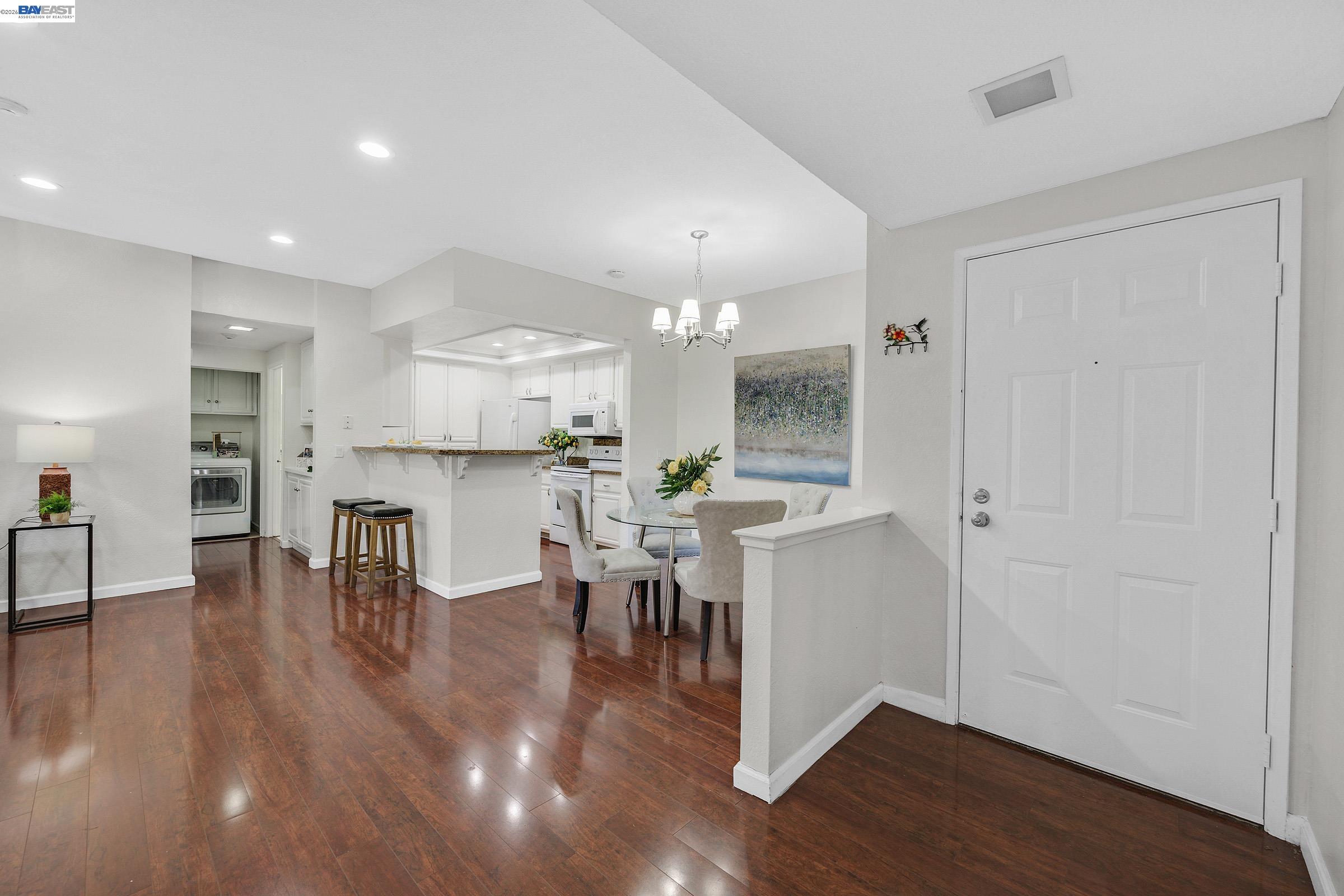 Detail Gallery Image 4 of 38 For 39921 Parada St a,  Newark,  CA 94560 - 3 Beds | 2 Baths