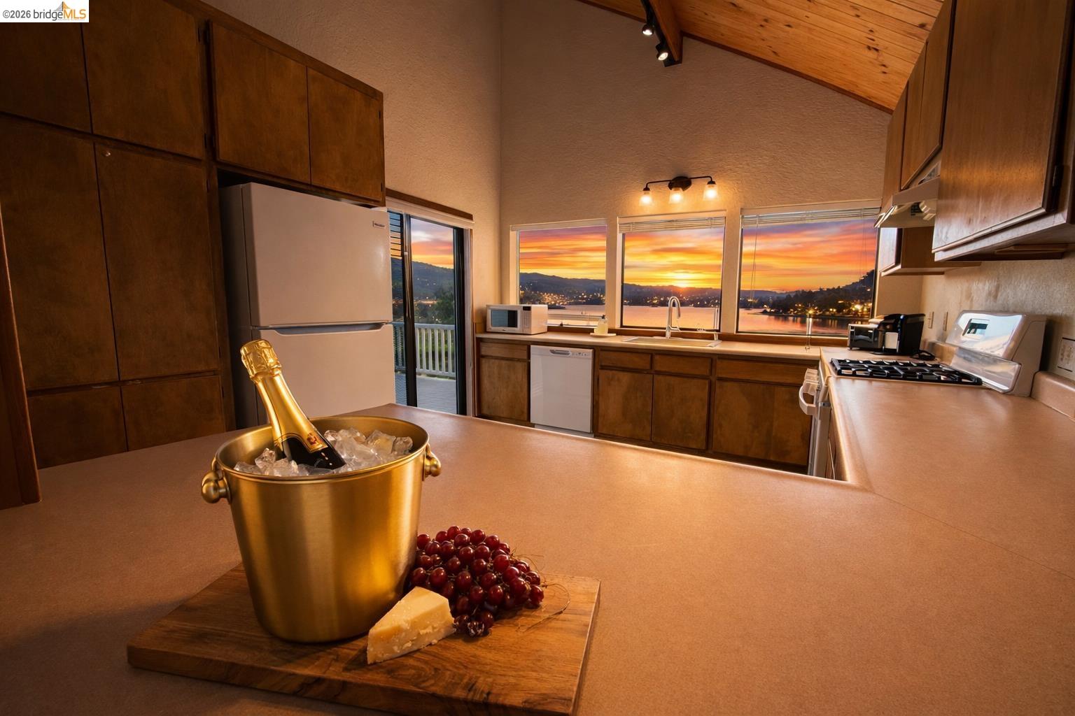 Detail Gallery Image 7 of 22 For 867 Foothill Road, Copperopolis,  CA 95228 - 3 Beds | 2 Baths