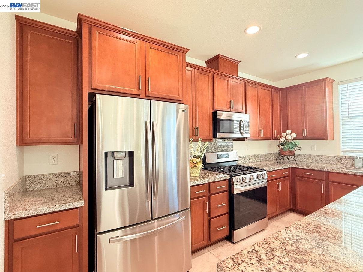 Detail Gallery Image 11 of 60 For 5350 Sotto Way, Antioch,  CA 94531 - 5 Beds | 3 Baths