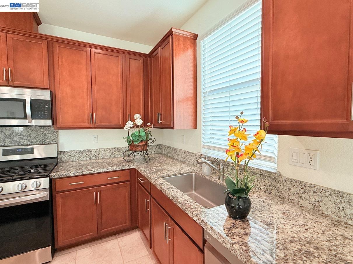 Detail Gallery Image 13 of 60 For 5350 Sotto Way, Antioch,  CA 94531 - 5 Beds | 3 Baths