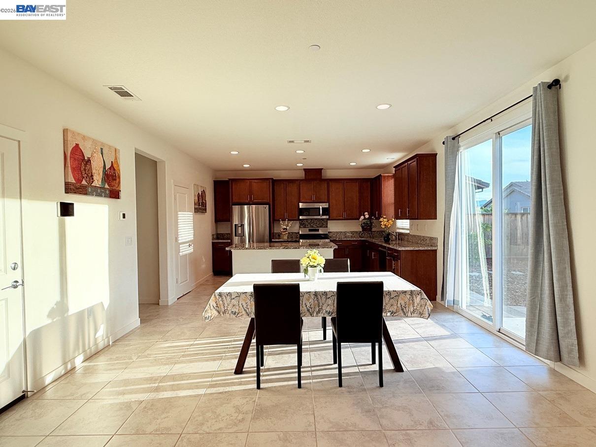 Detail Gallery Image 15 of 60 For 5350 Sotto Way, Antioch,  CA 94531 - 5 Beds | 3 Baths