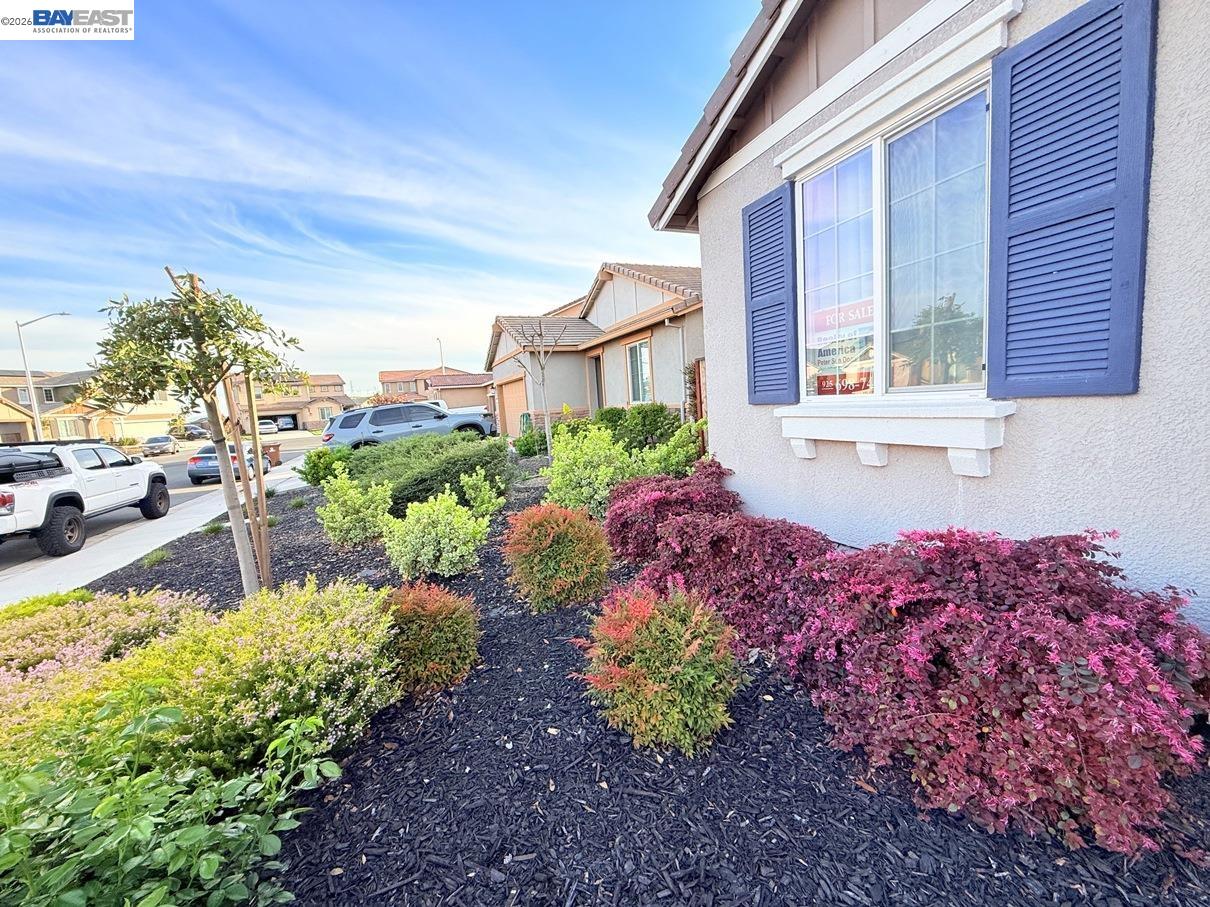 Detail Gallery Image 5 of 60 For 5350 Sotto Way, Antioch,  CA 94531 - 5 Beds | 3 Baths