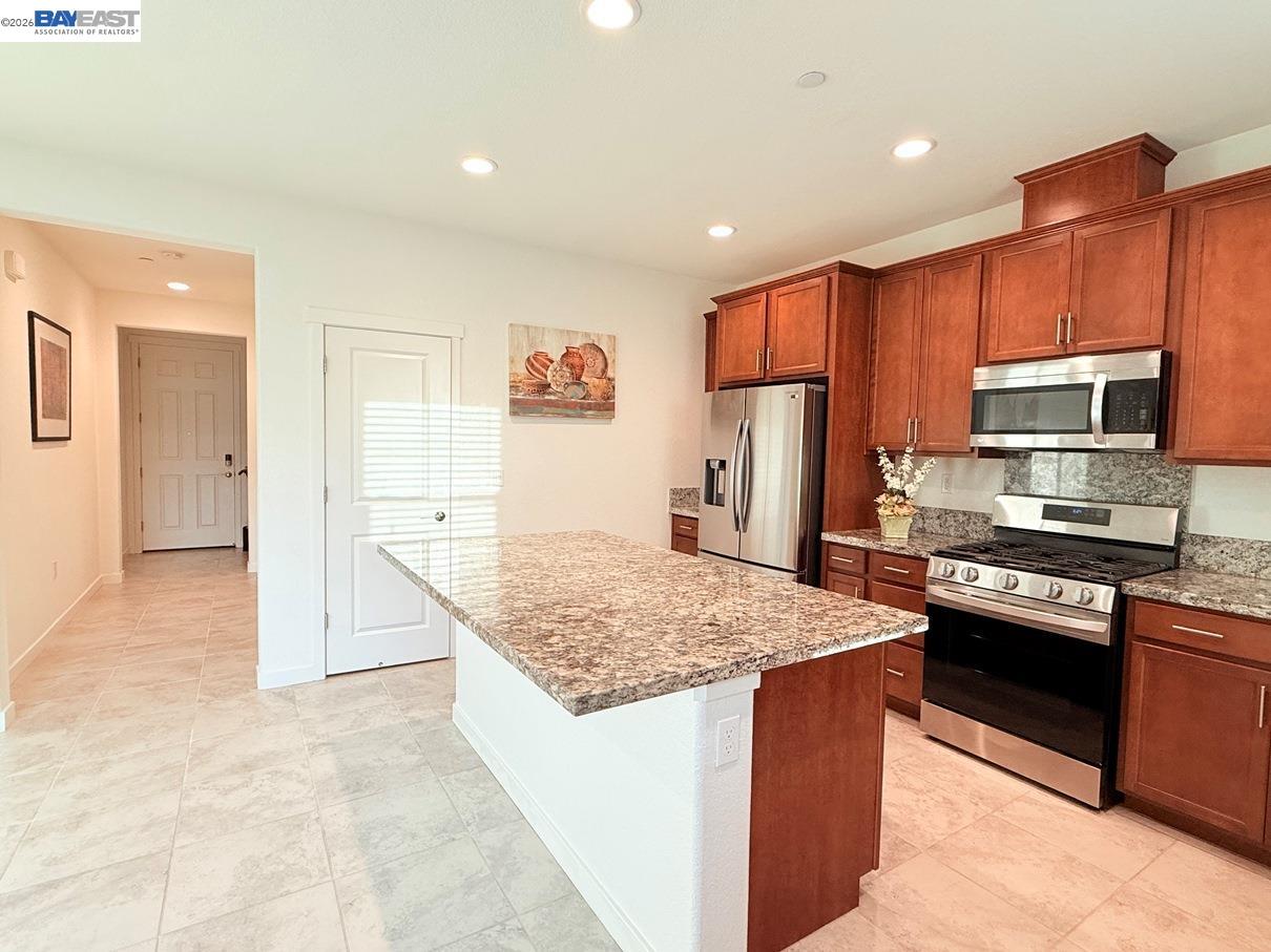 Detail Gallery Image 10 of 60 For 5350 Sotto Way, Antioch,  CA 94531 - 5 Beds | 3 Baths