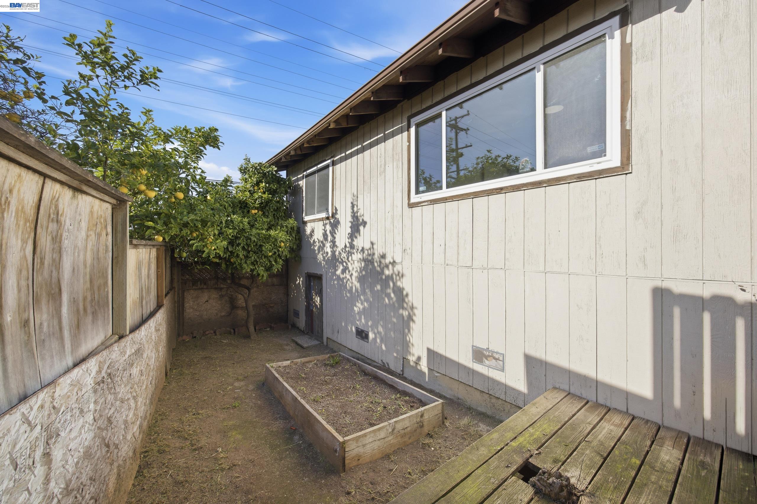 Detail Gallery Image 15 of 15 For 3511 Gray Street, Oakland,  CA 94601 - 3 Beds | 2 Baths