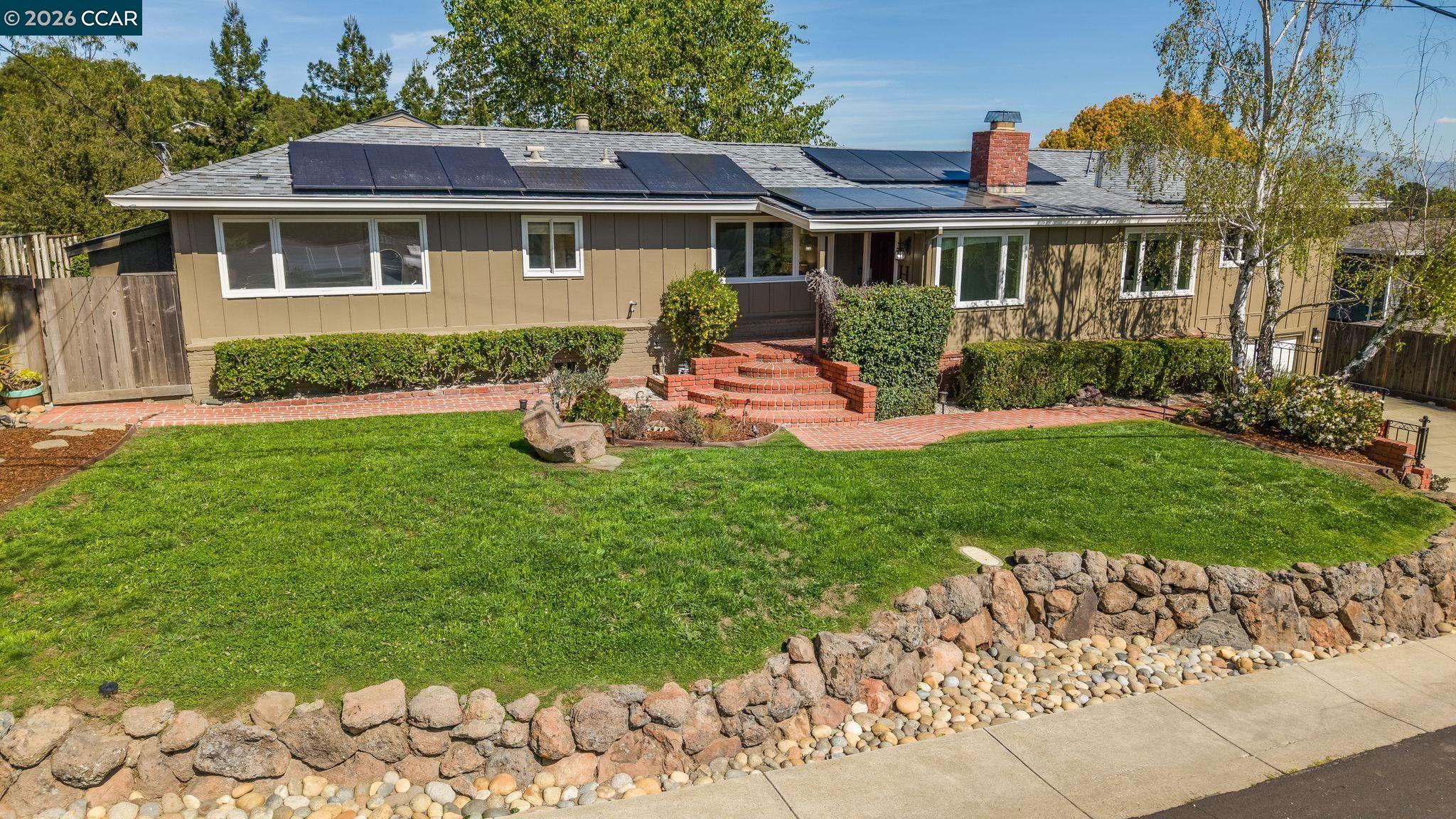 Detail Gallery Image 1 of 46 For 102 Hillcrest Dr, Orinda,  CA 94563 - 4 Beds | 3 Baths